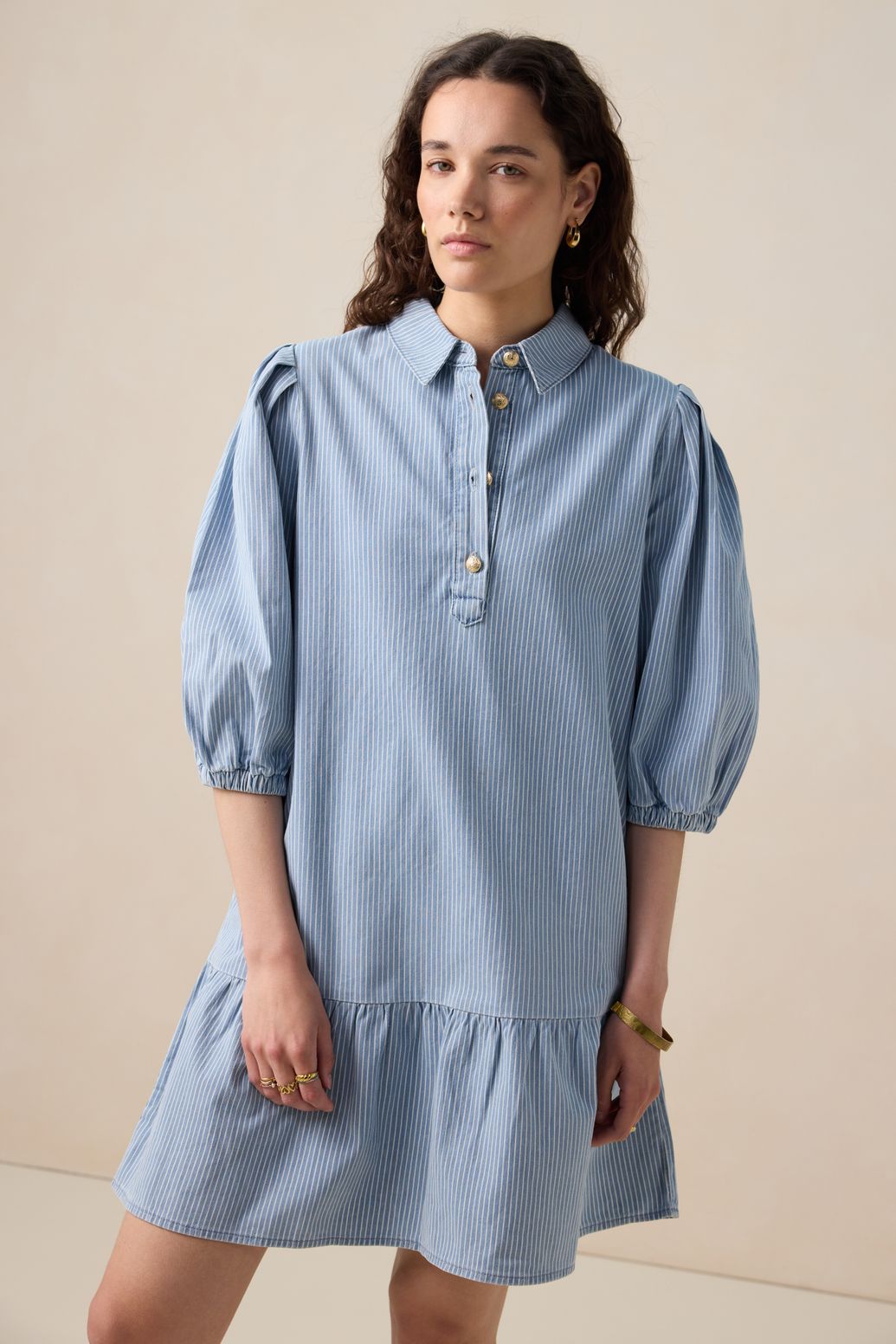 Blauwe denim jurk met pofmouwen