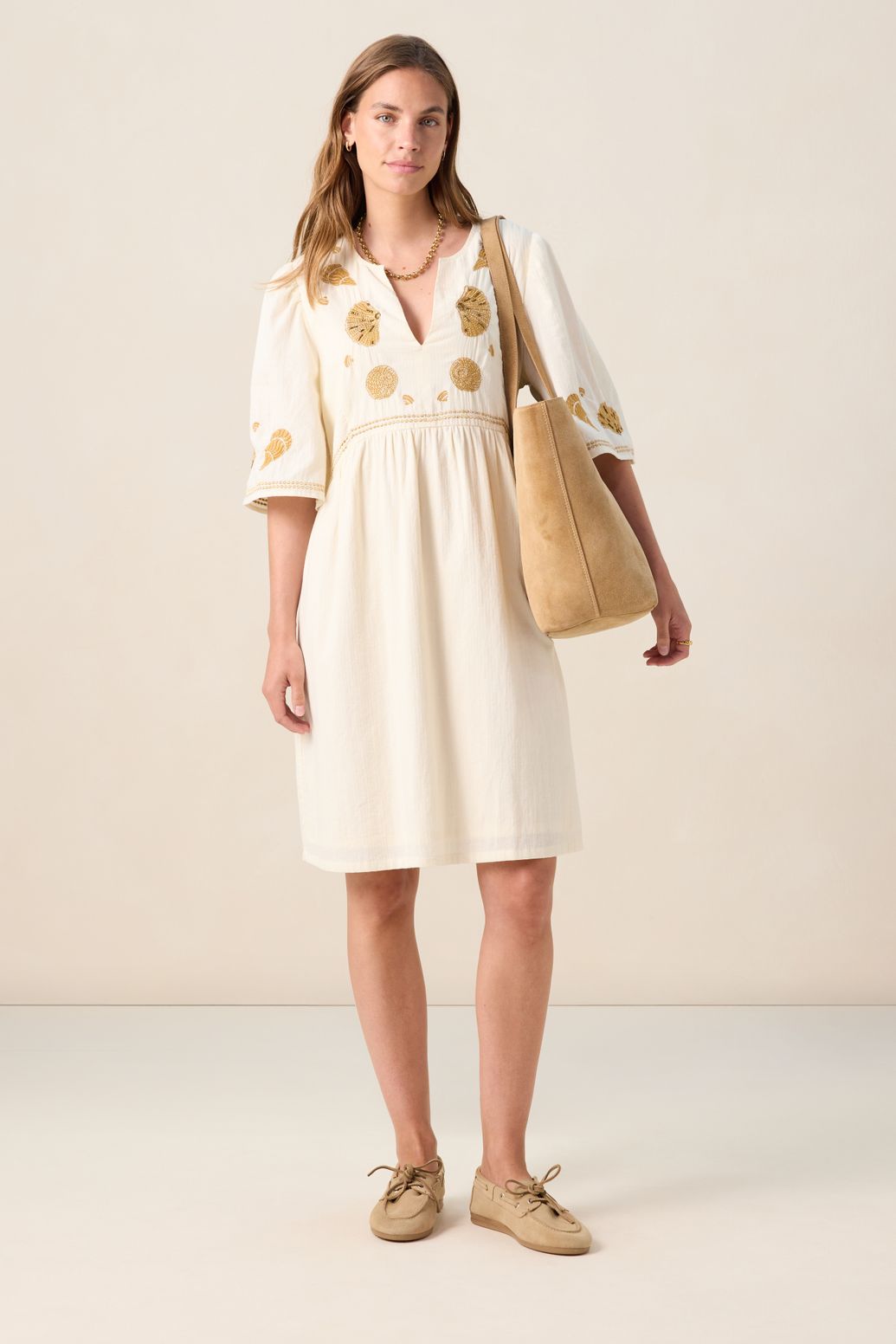 Robe mi-longue avec broderies - blanc