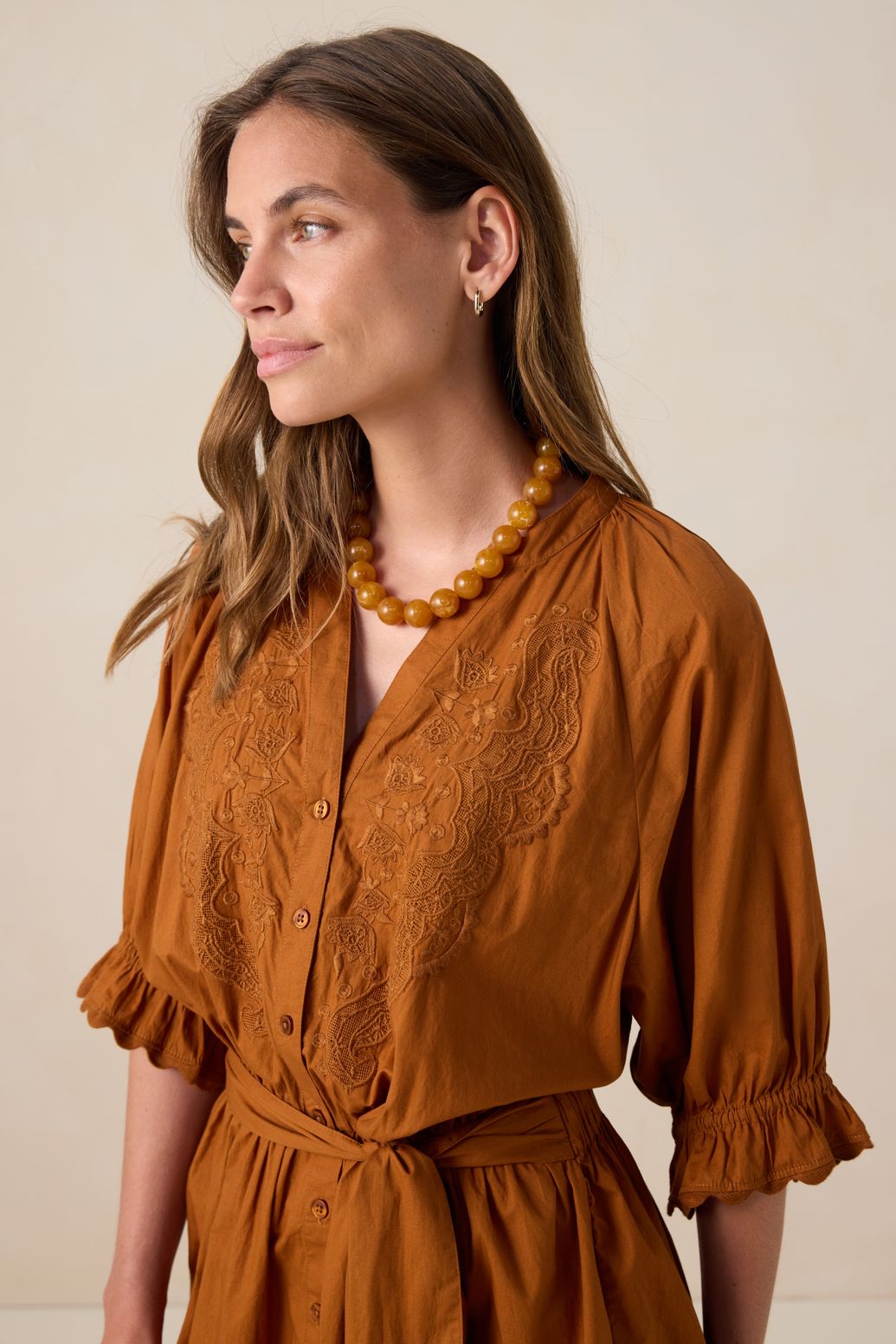 Bruine jurk met embroidery