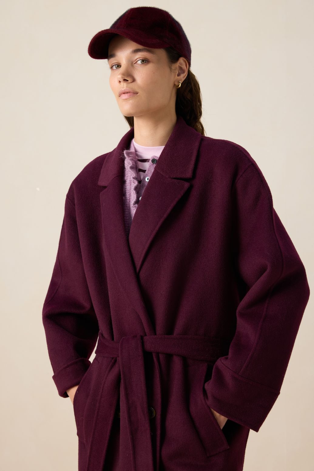 Donkerrode wollen jas