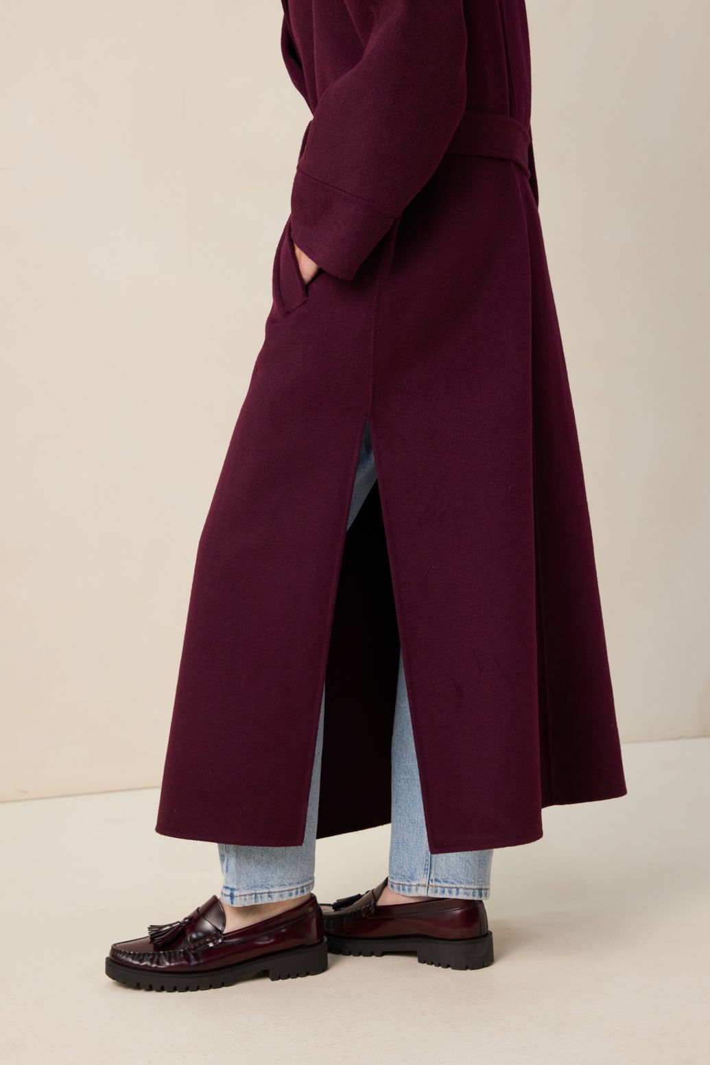 Donkerrode wollen jas