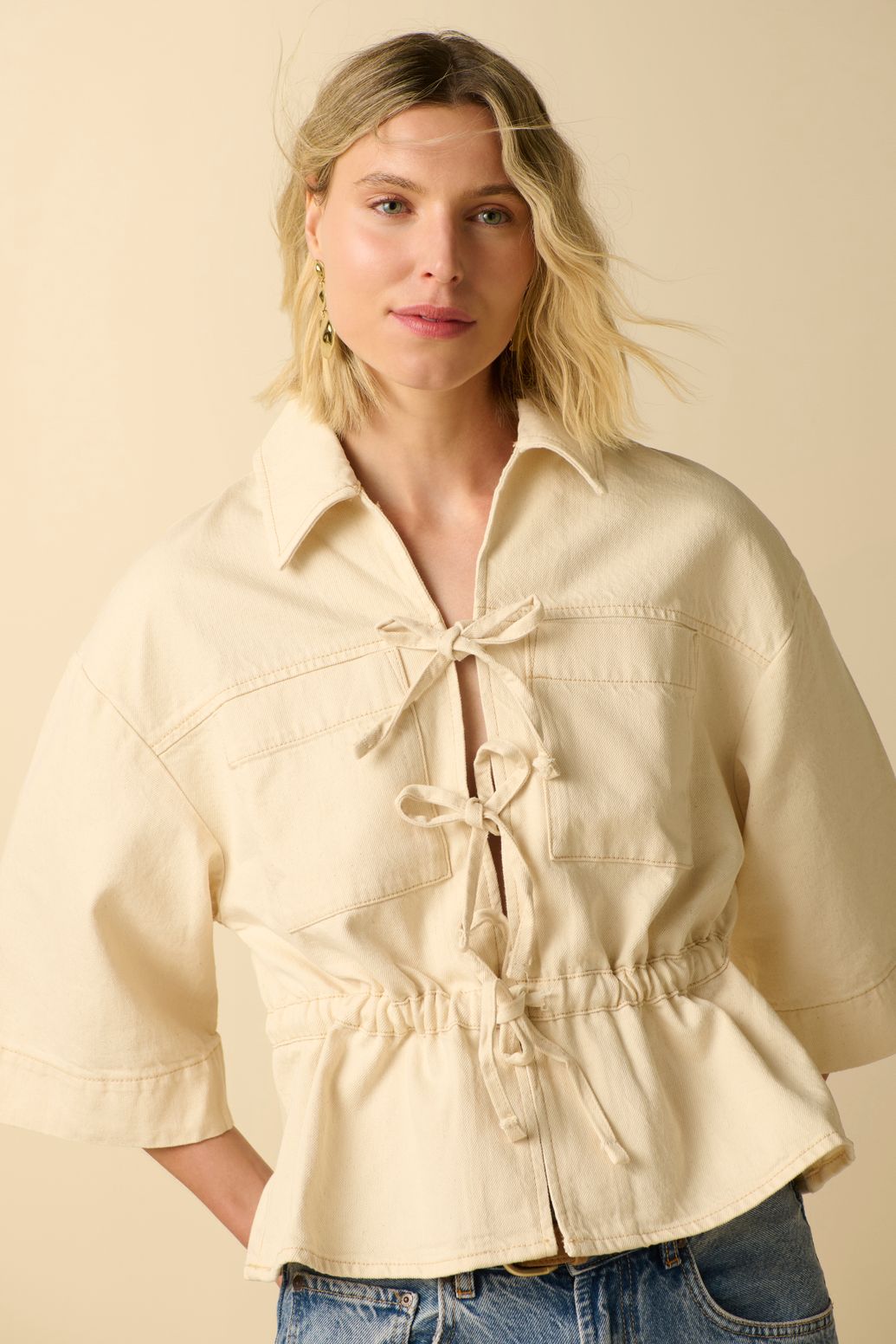 Jacke mit Schleifen - weiß