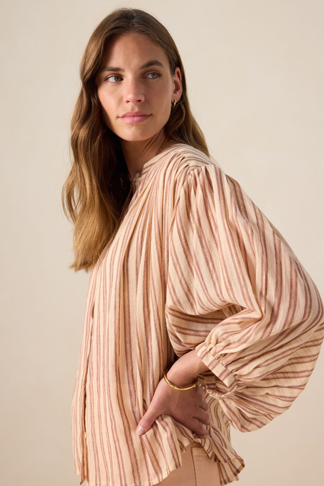 Gestreifte Oversize-Bluse - beige