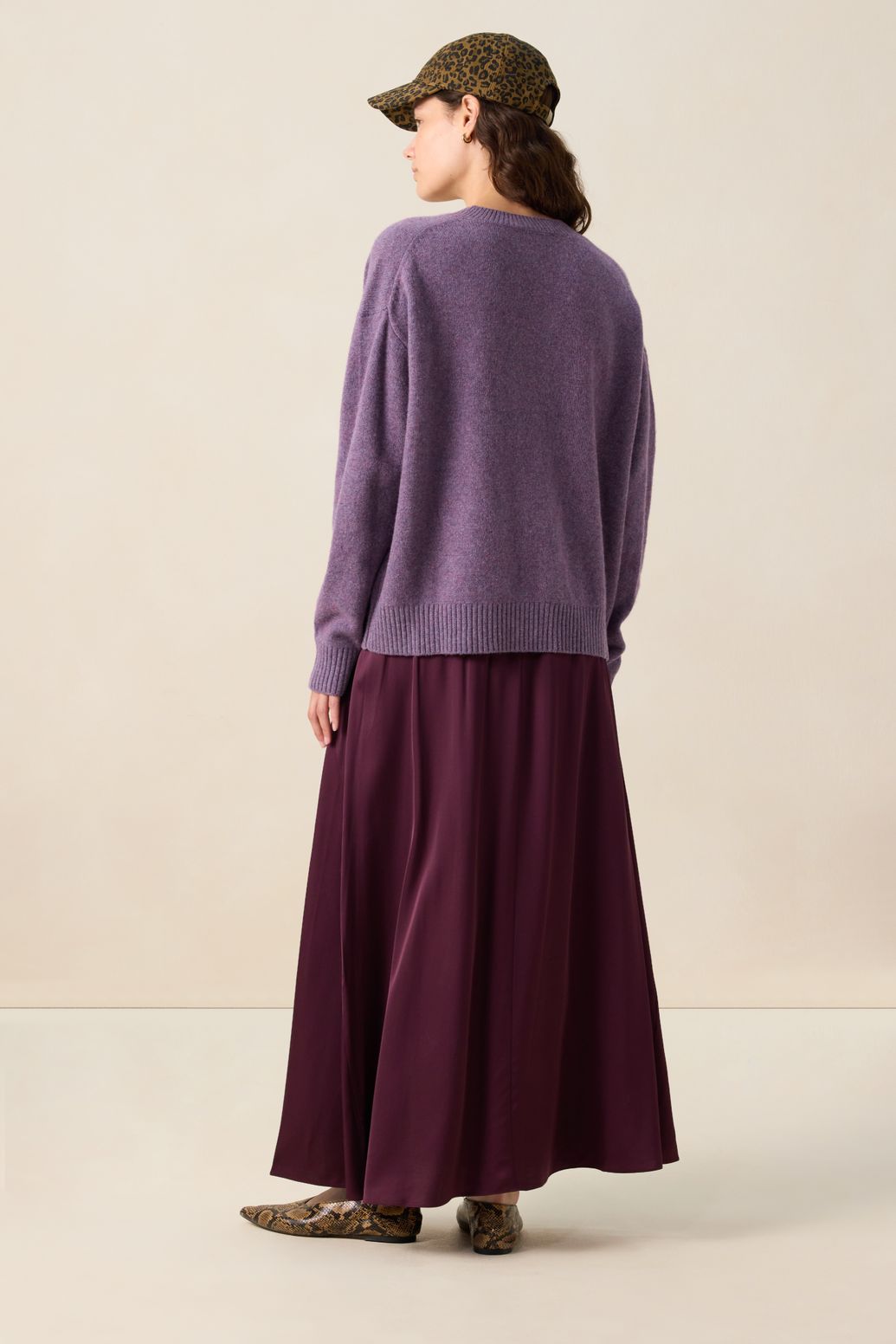 Paarse trui met V-hals