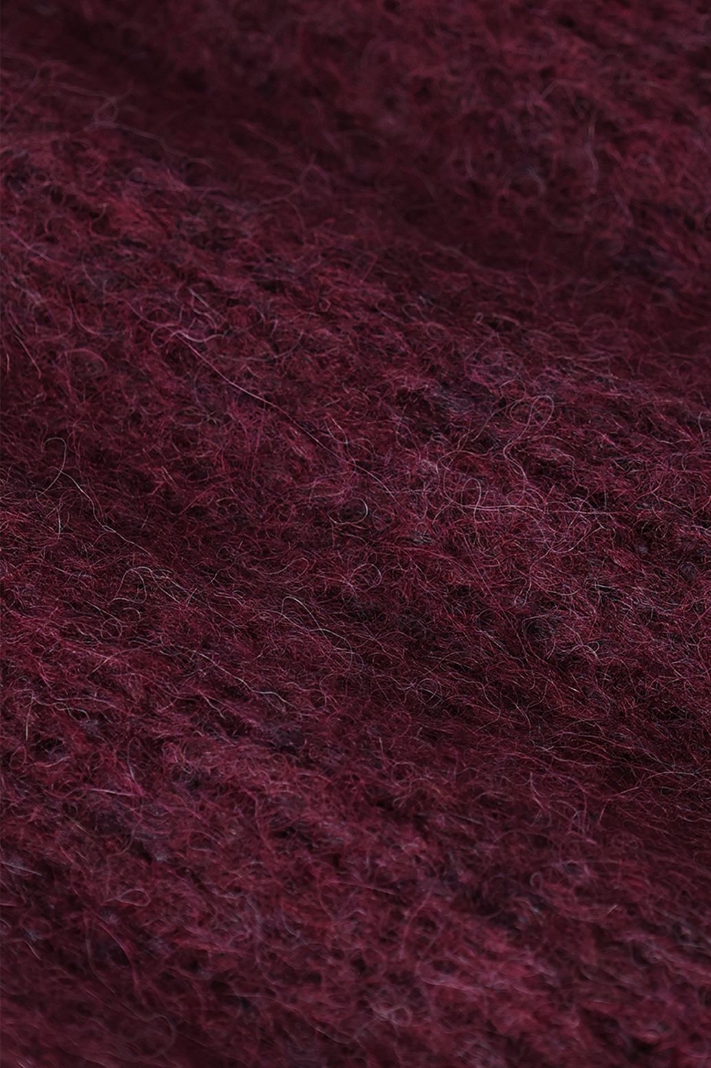 Donkerrode trui met V-hals