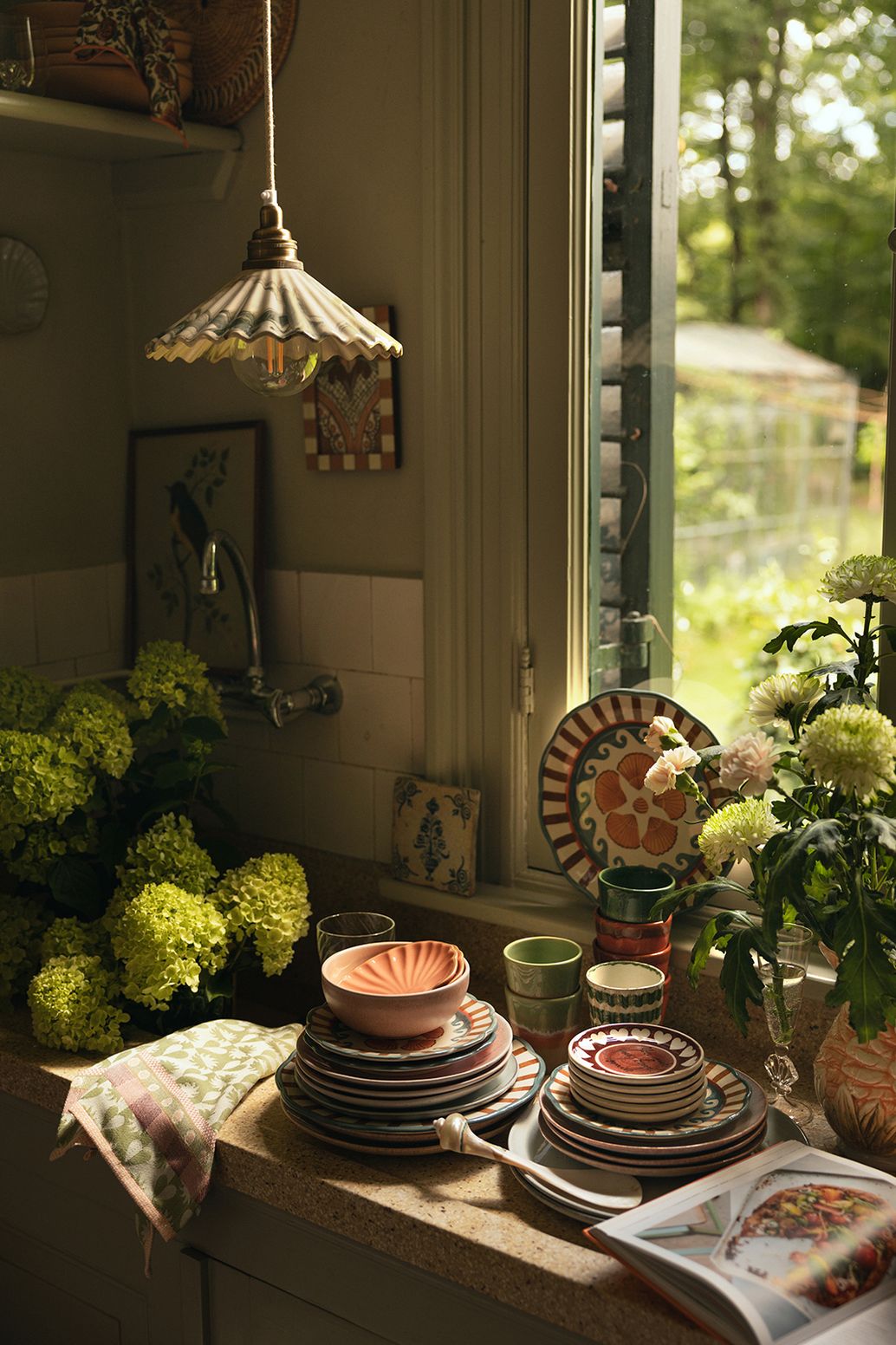 Hängeleuchte mit gewelltem Rand - grün