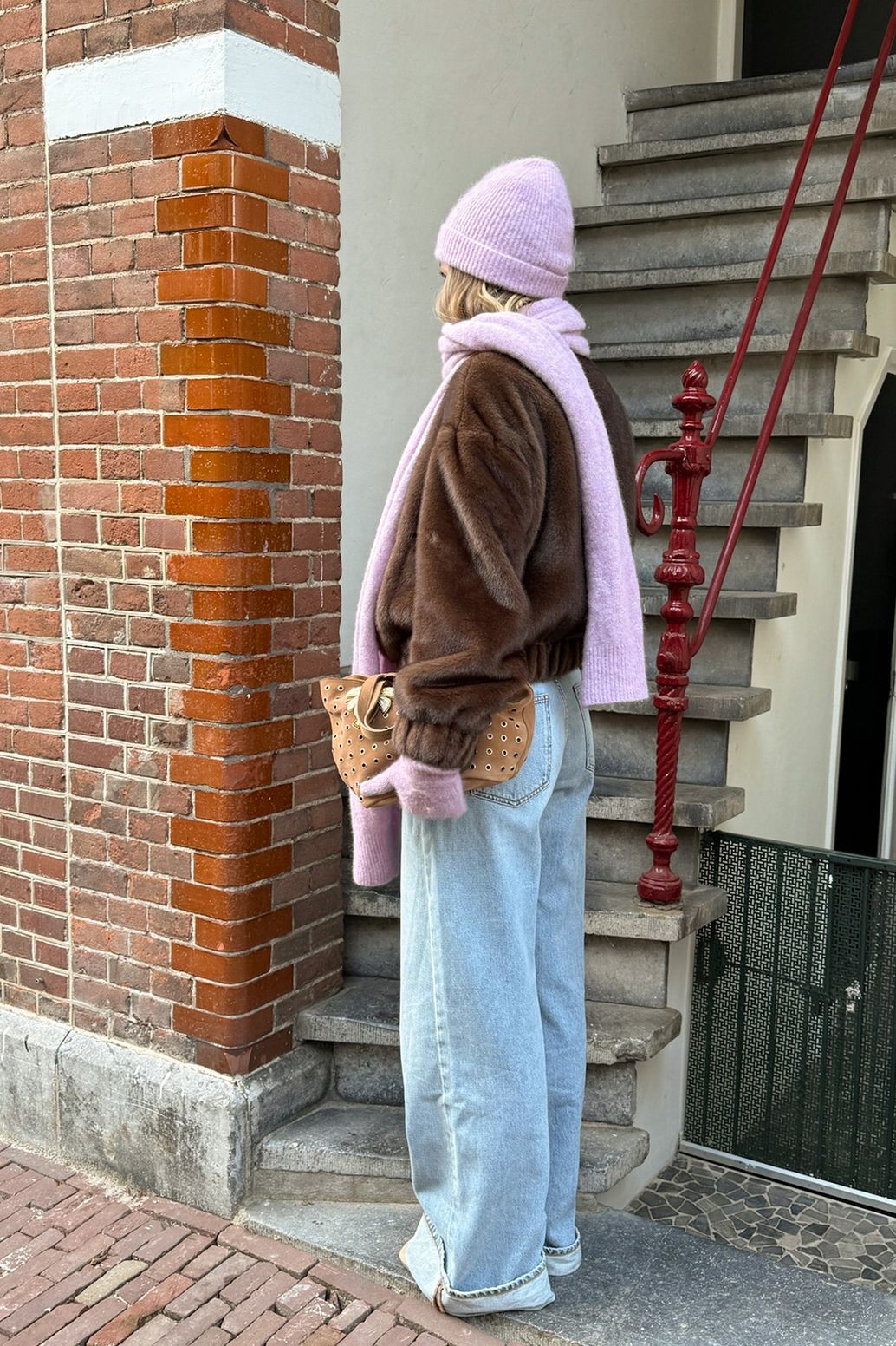 Veloursledertasche mit Nieten - braun