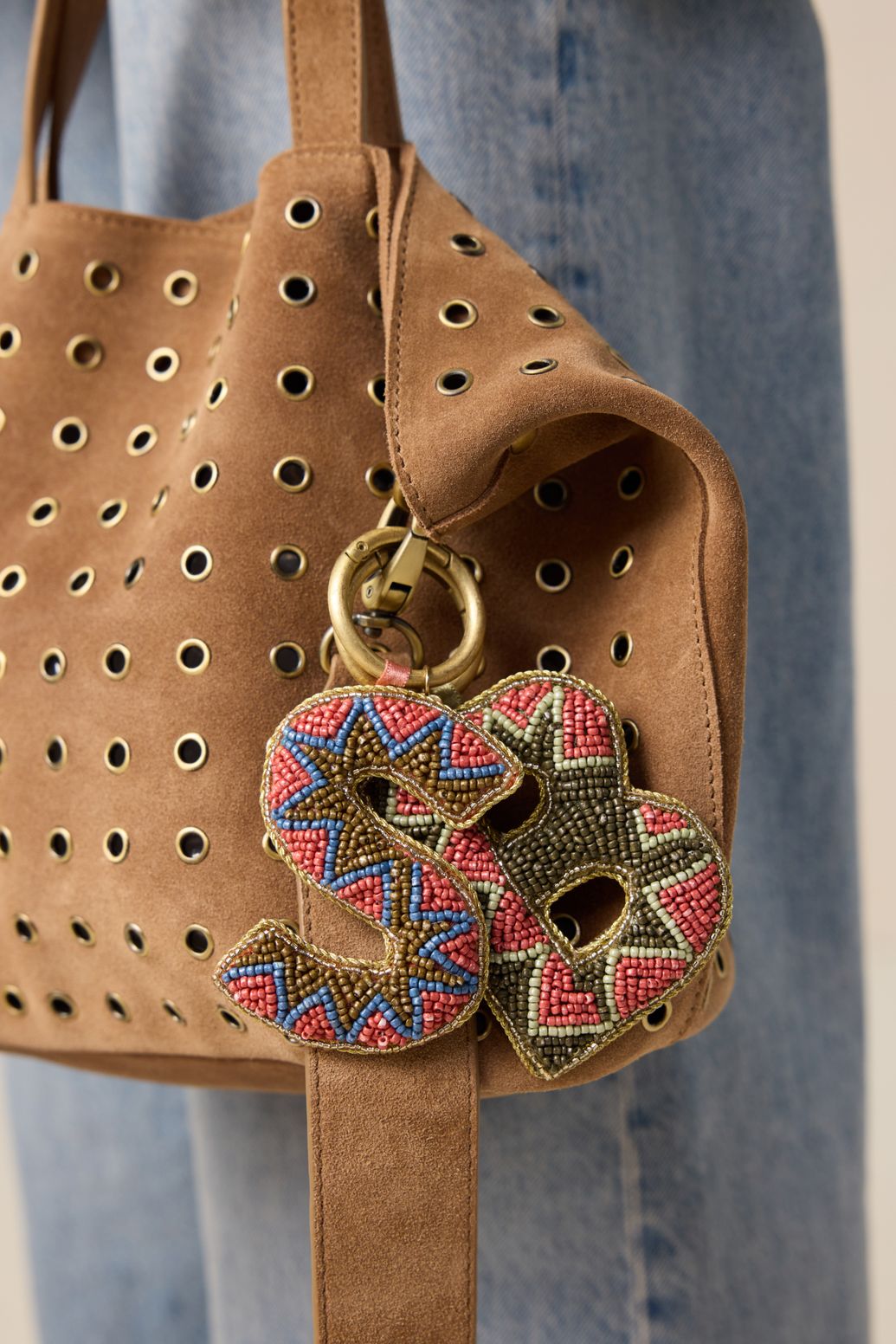 Veloursledertasche mit Nieten - braun