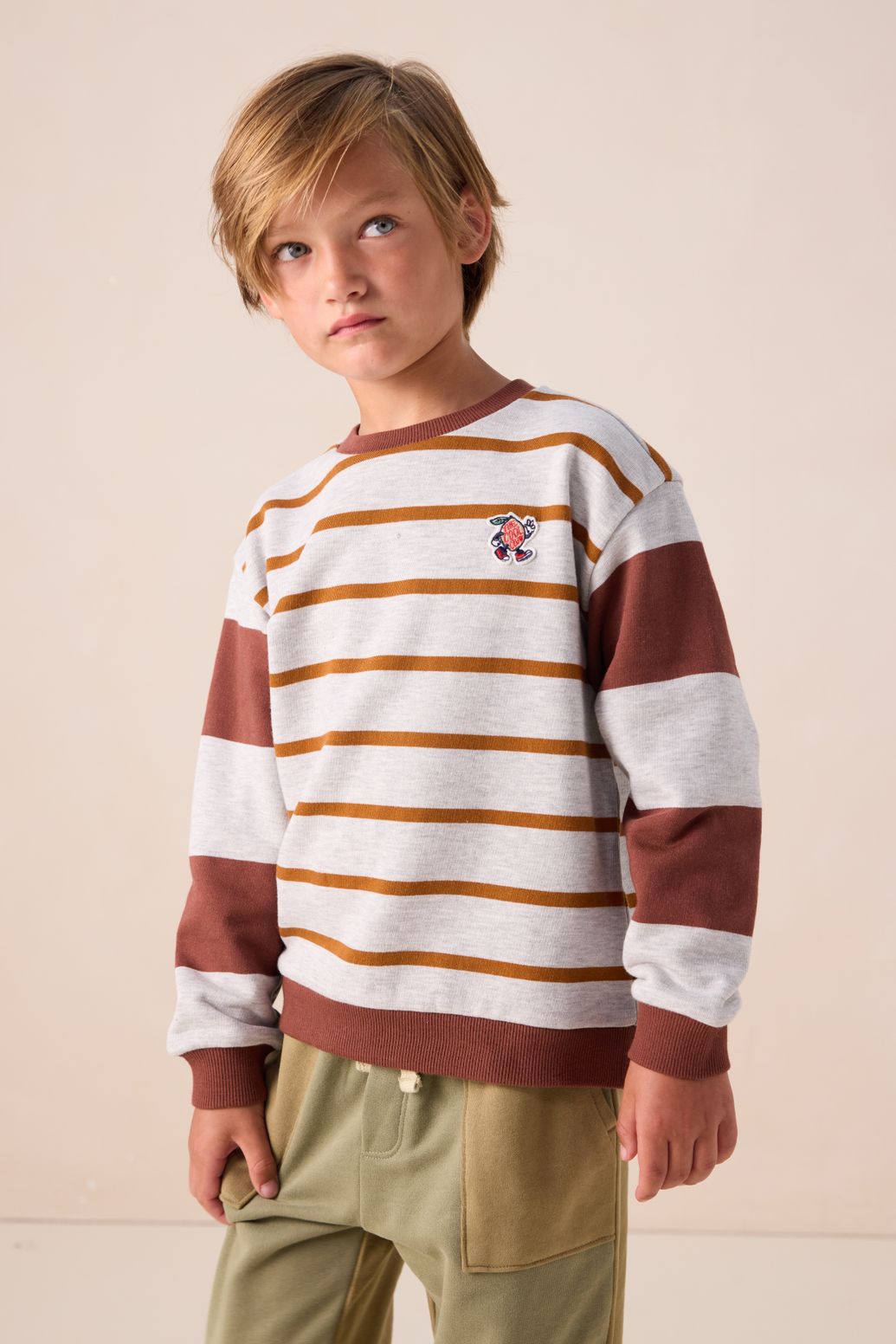 Sweater mit Streifen - grau