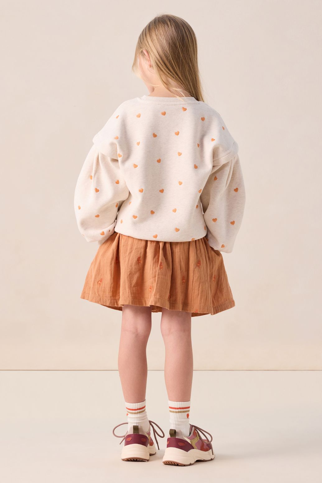 Beige sweater met hartjes