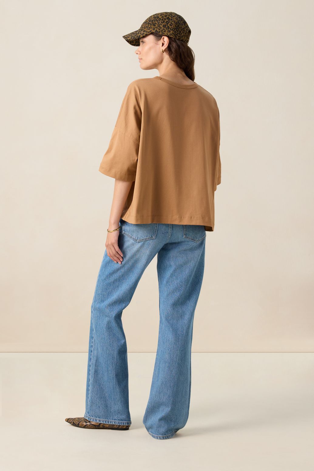 T-Shirt aus Jersey mit Perlenstickerei - braun