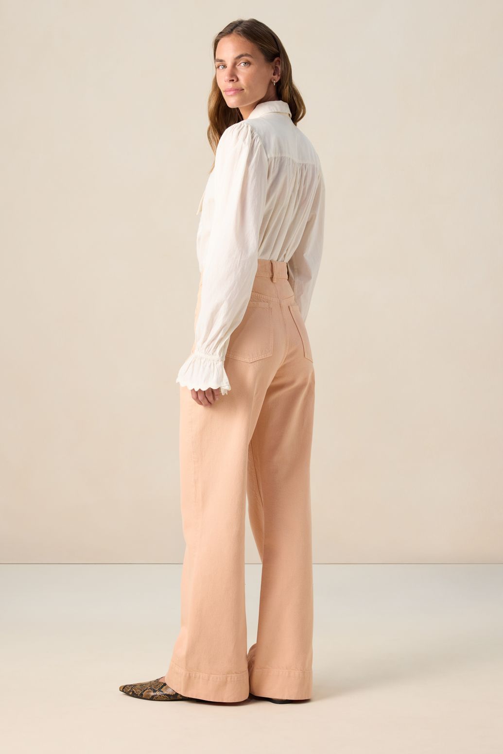 Lichtoranje high waist jeans met opgestikte zakken