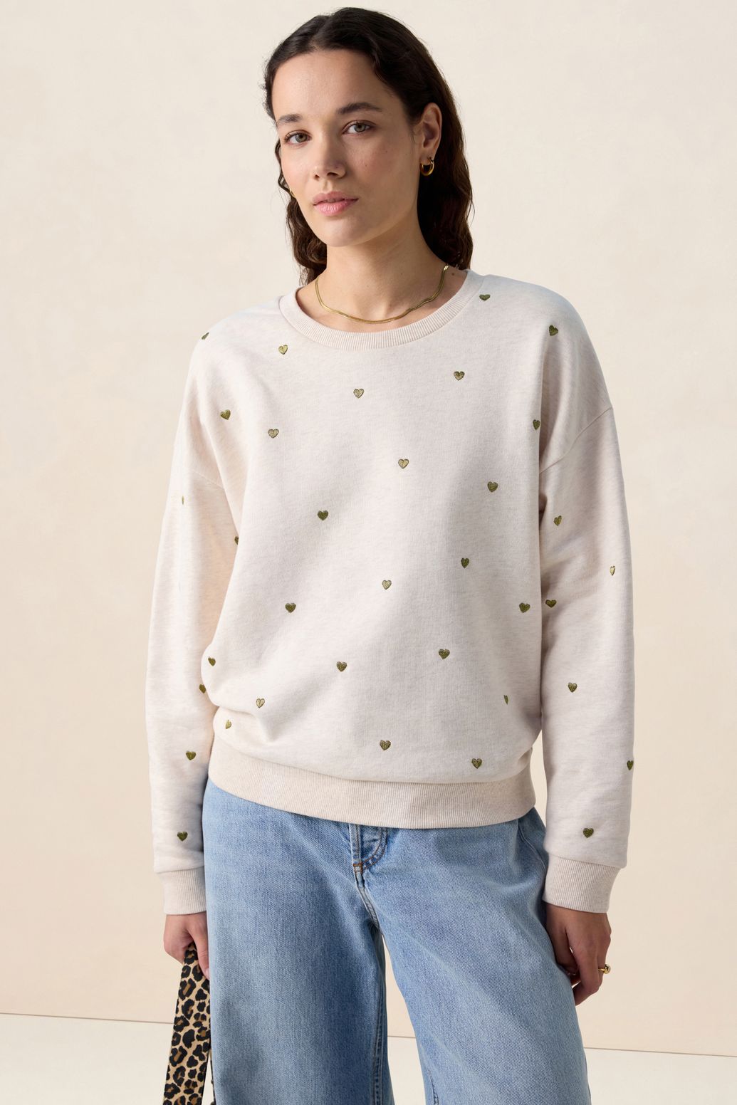 Sweater mit Herzstickerei - beige