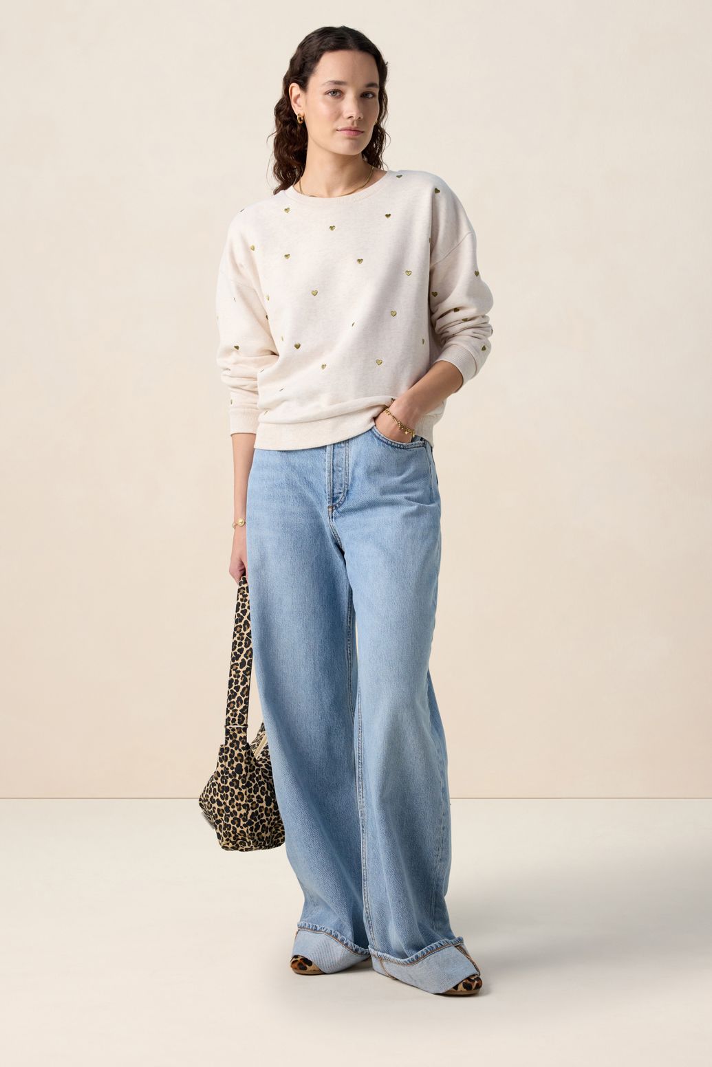 Sweater mit Herzstickerei - beige