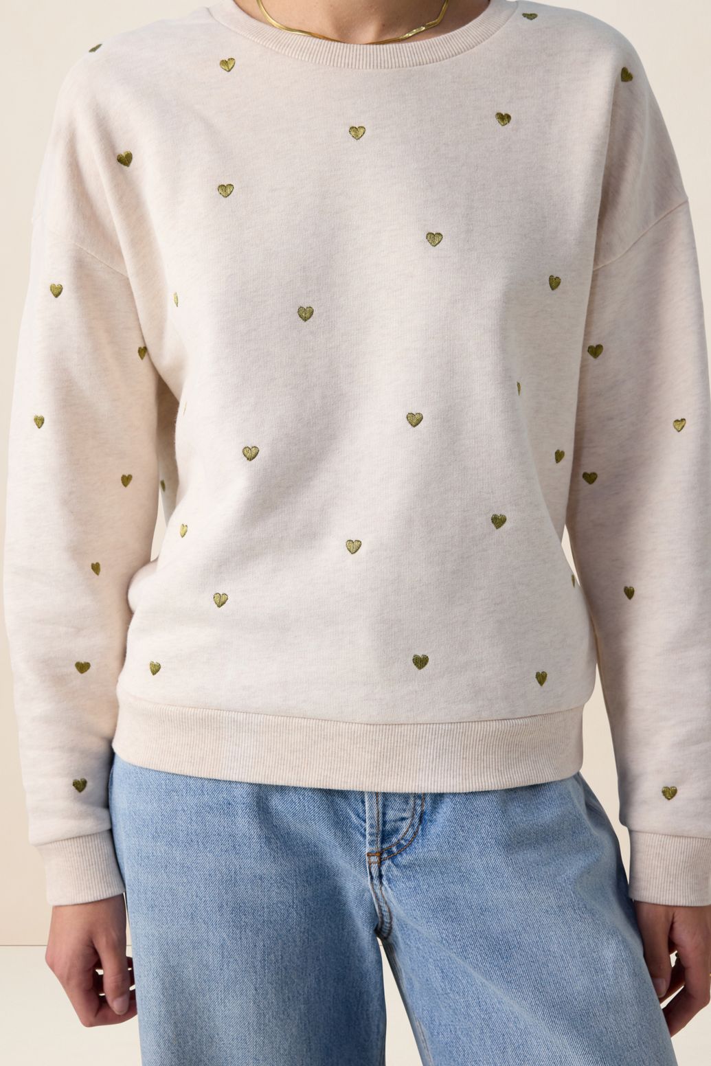 Sweater mit Herzstickerei - beige