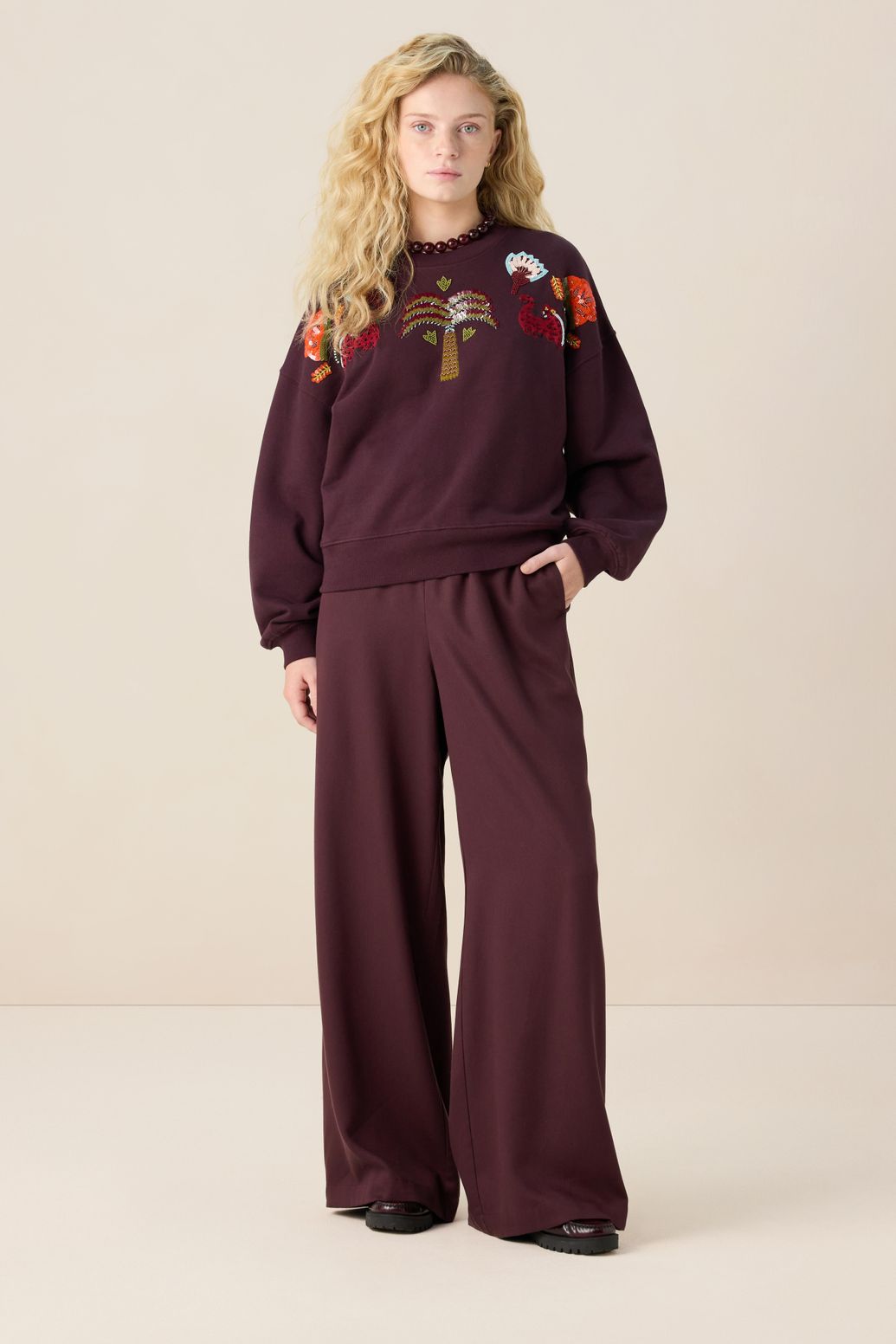 Donkerbruine sweater met pailletten