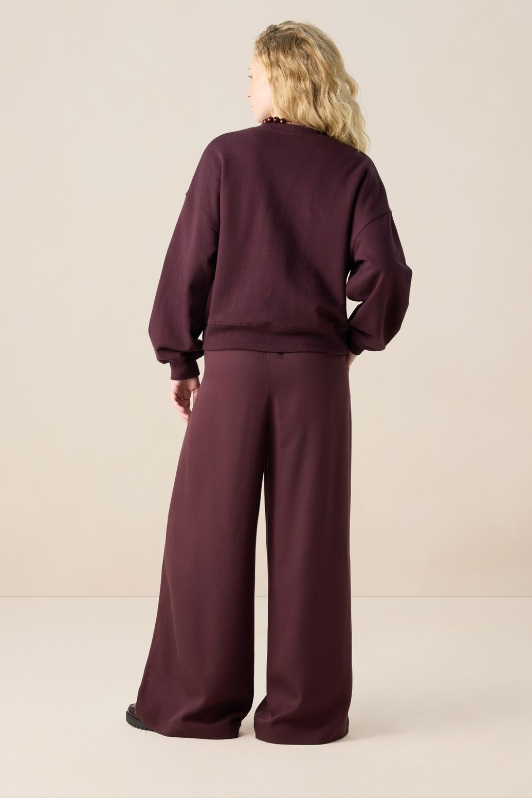 Donkerbruine sweater met pailletten