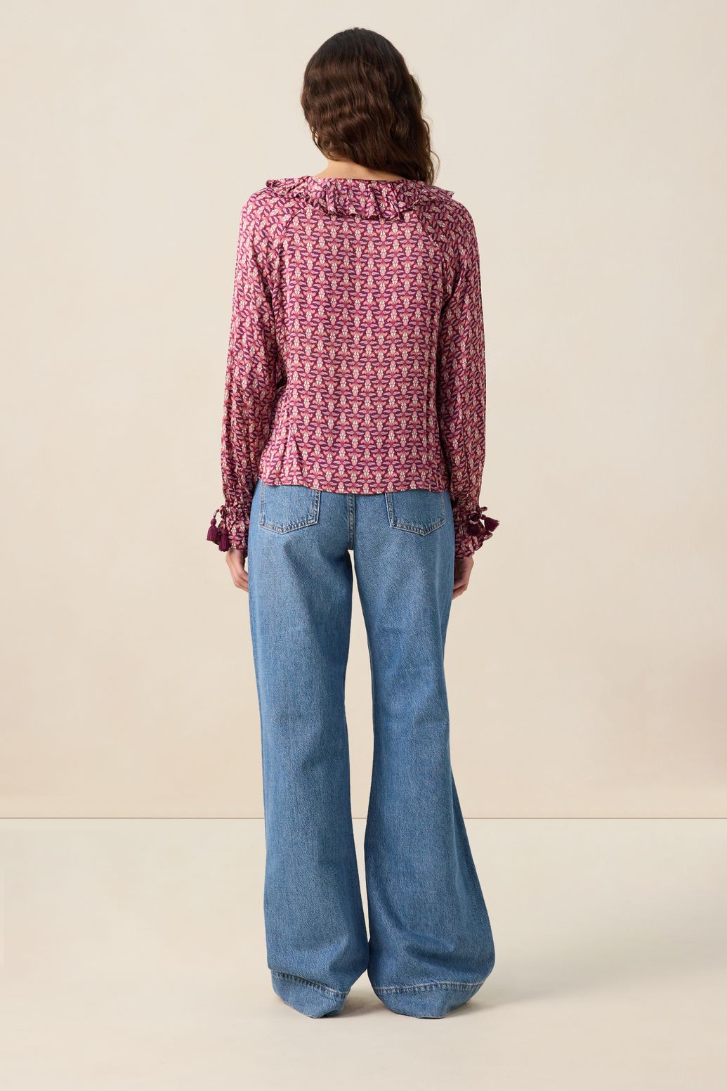 Donkerrode blouse met ruffles