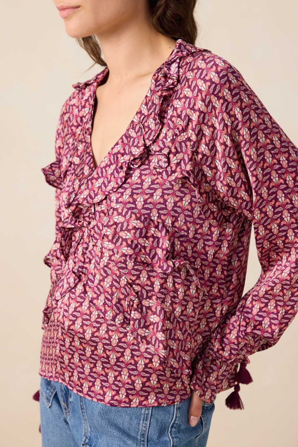 Donkerrode blouse met ruffles