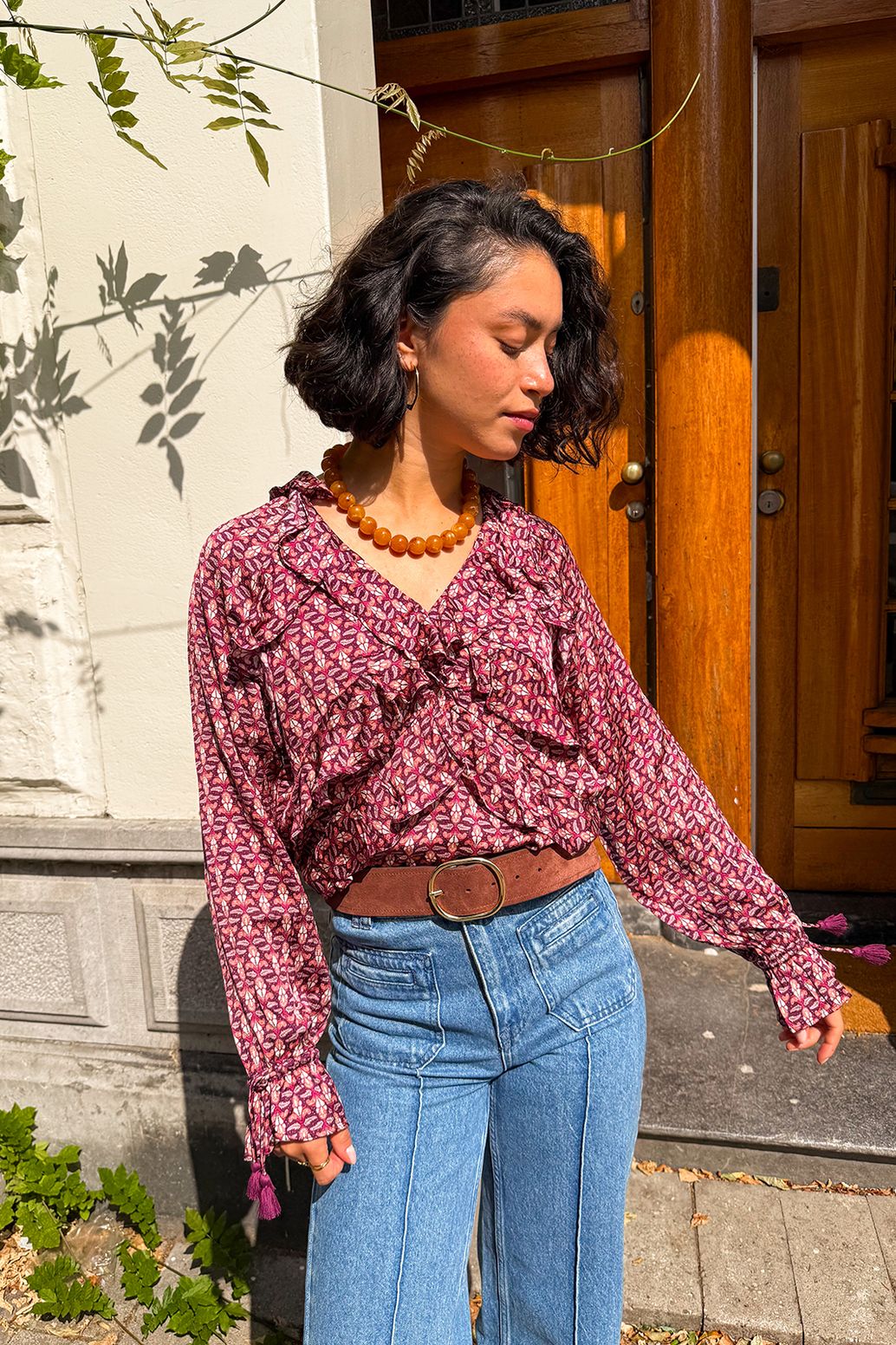 Donkerrode blouse met ruffles