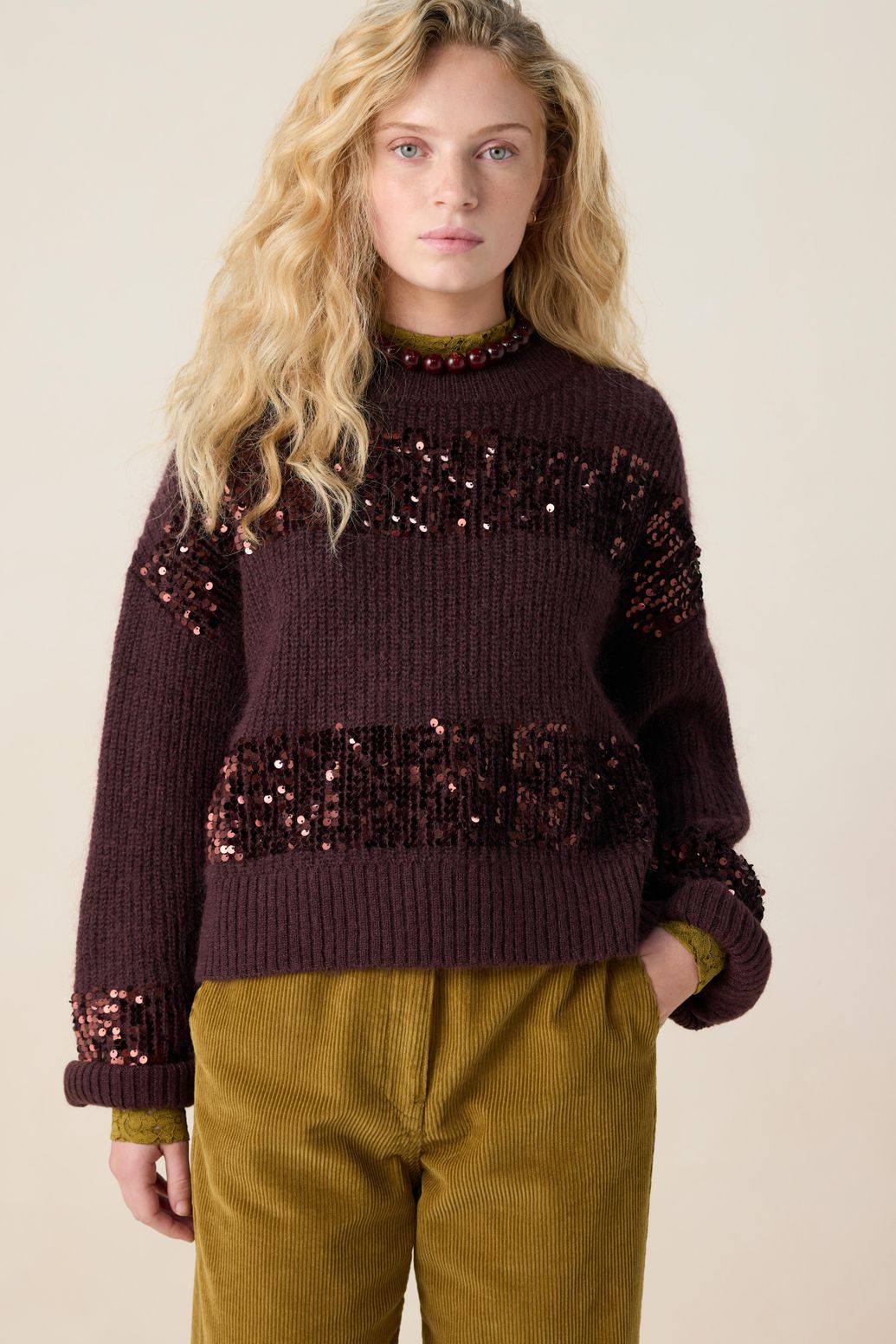 Donkerbruine trui met pailletten