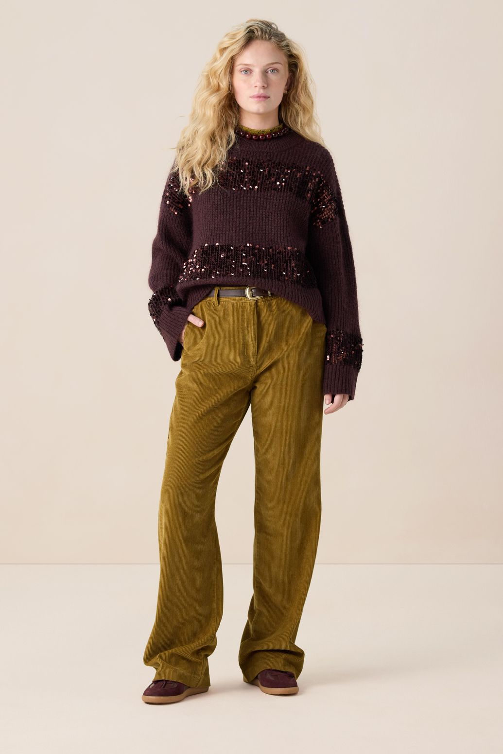 Donkerbruine trui met pailletten