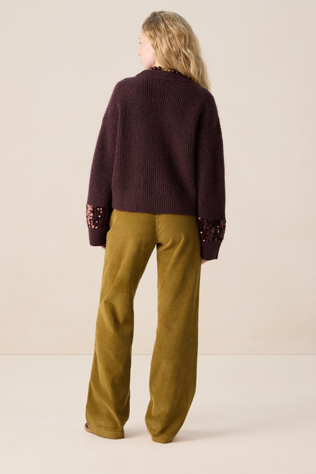 Donkerbruine trui met pailletten