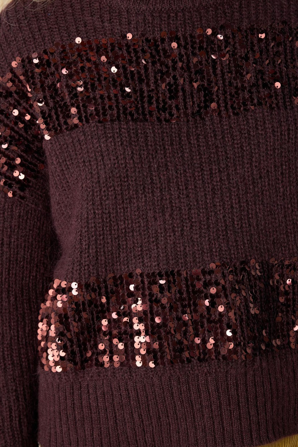 Donkerbruine trui met pailletten