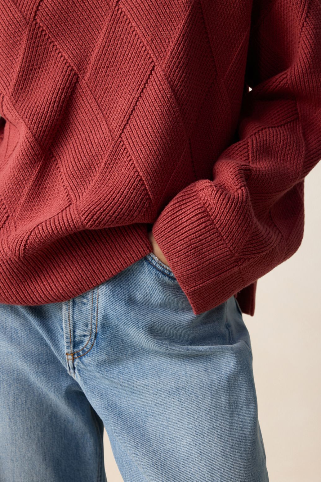 Rode gebreide trui met patroon