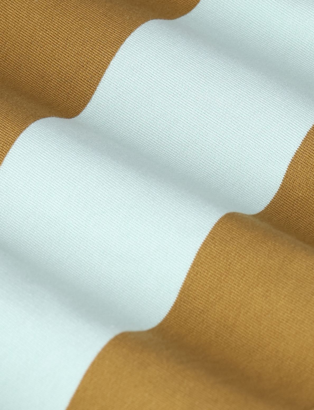 Donkergroene sweater met strepen