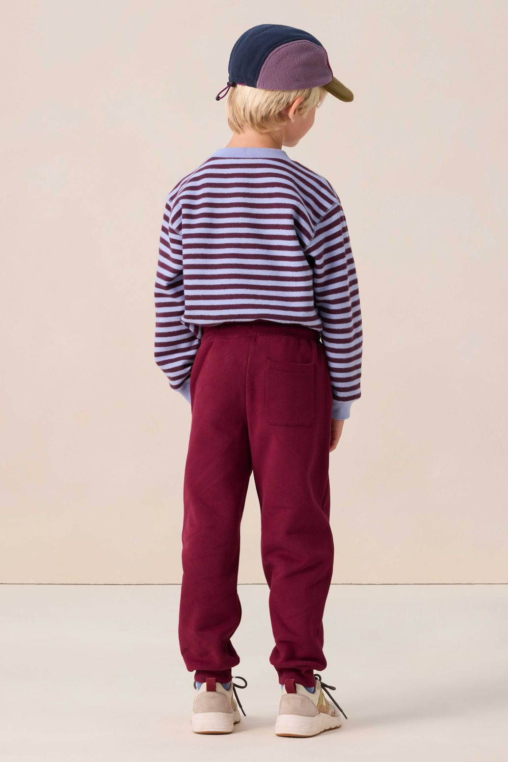 Donkerrode sweatpants met artwork