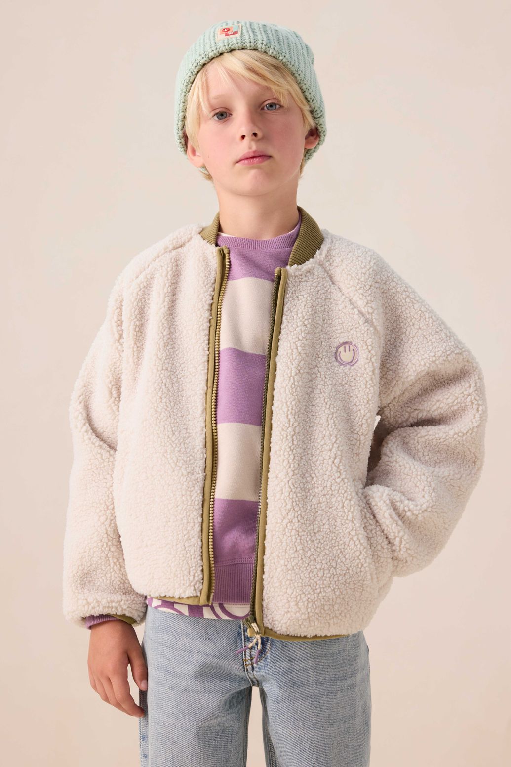 Witte teddy jas met smiley