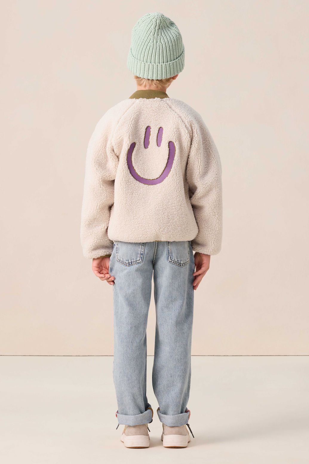 Witte teddy jas met smiley