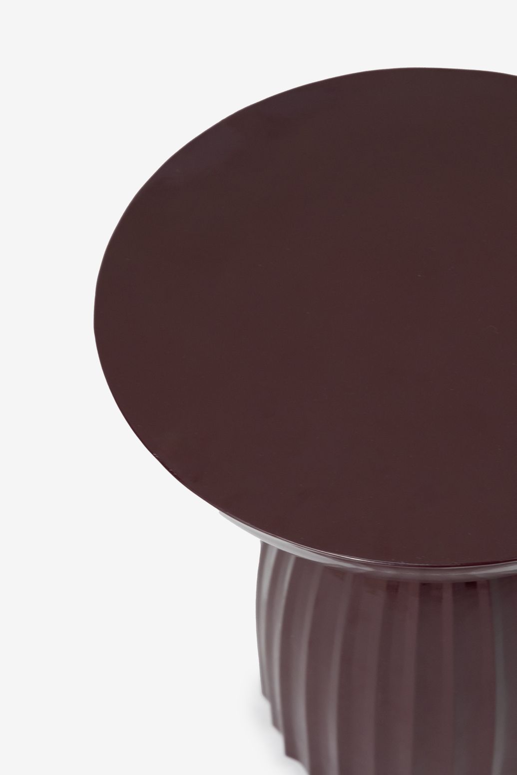 Table d'appoint festonnée - rouge foncé