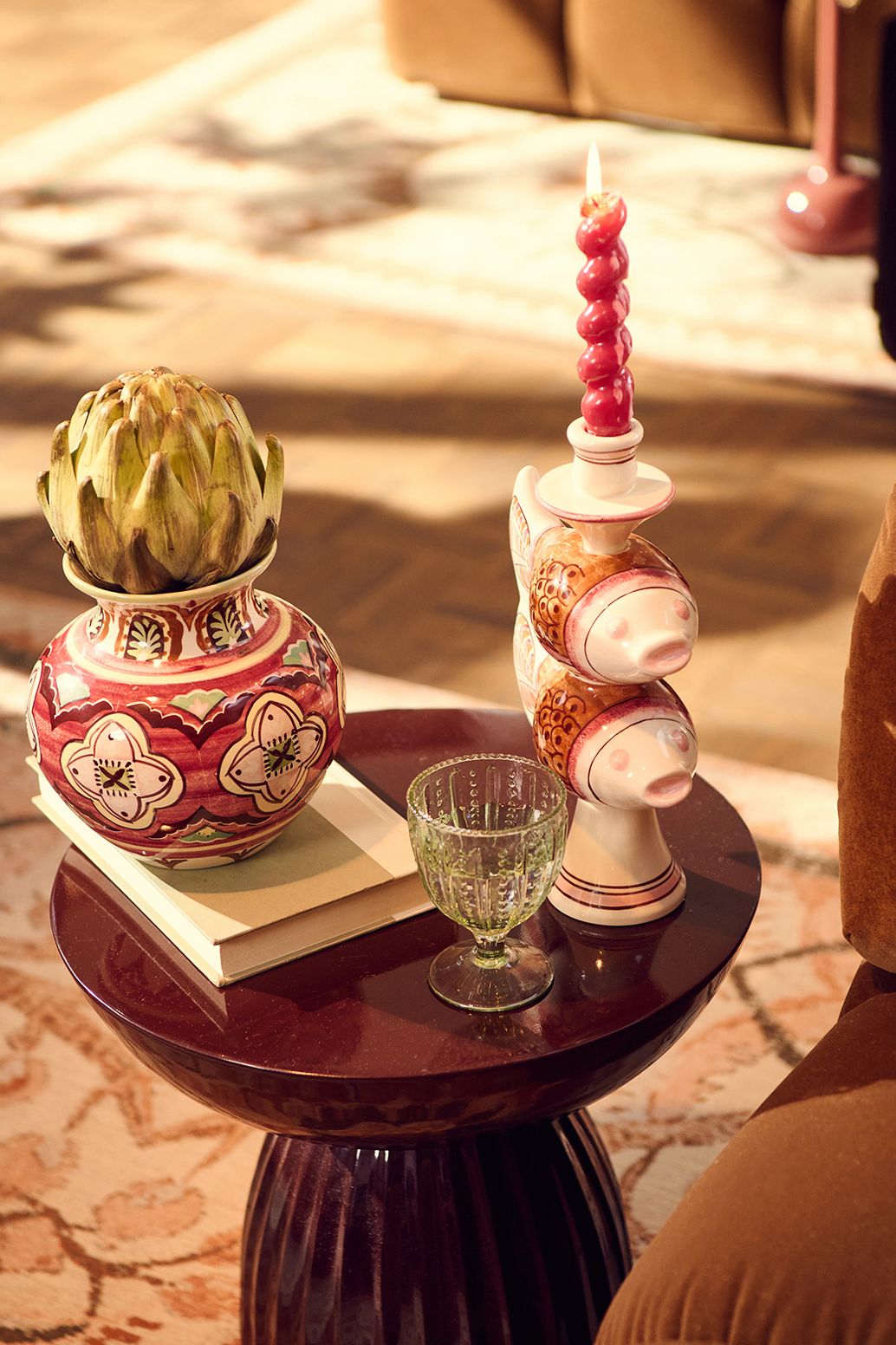 Table d'appoint festonnée - rouge foncé