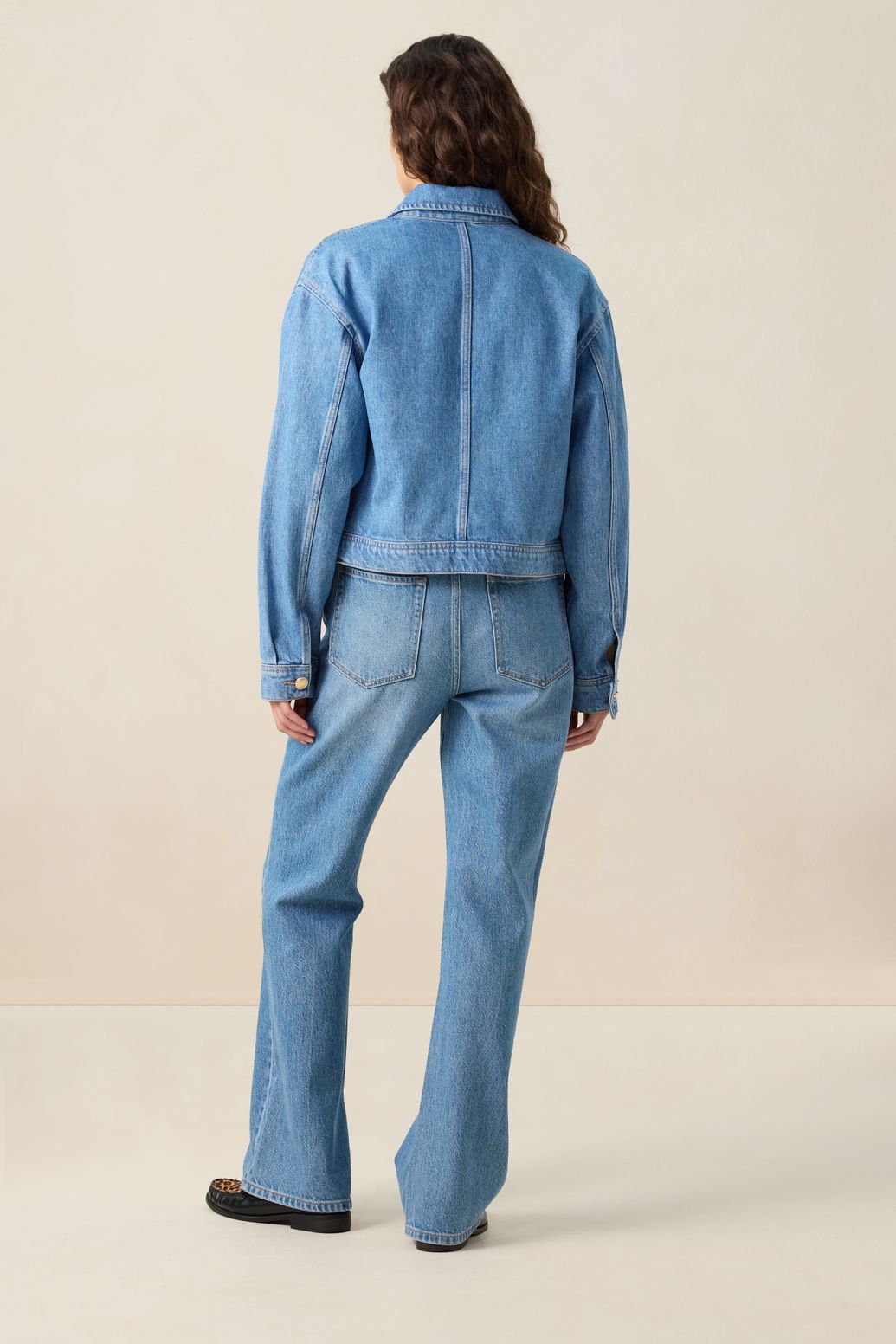 Jeansjacke mit goldfarbenen Knöpfen - blau