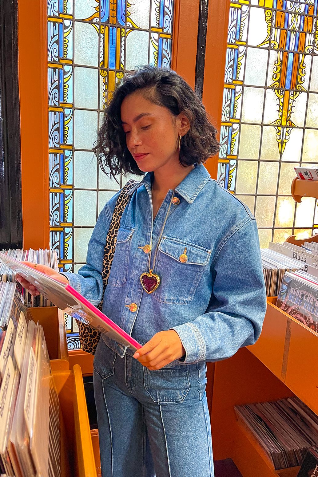 Jeansjacke mit goldfarbenen Knöpfen - blau