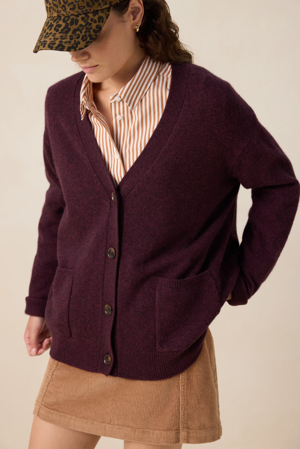 Donkerrood vest met V-hals