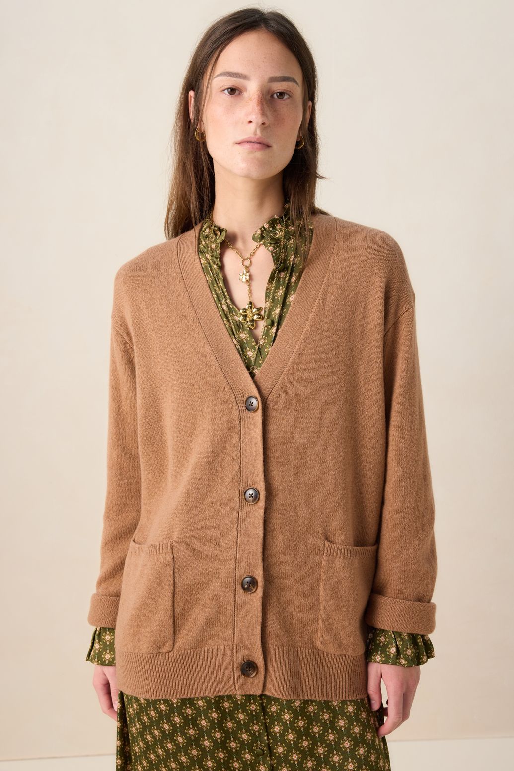 Bruin vest met v-hals