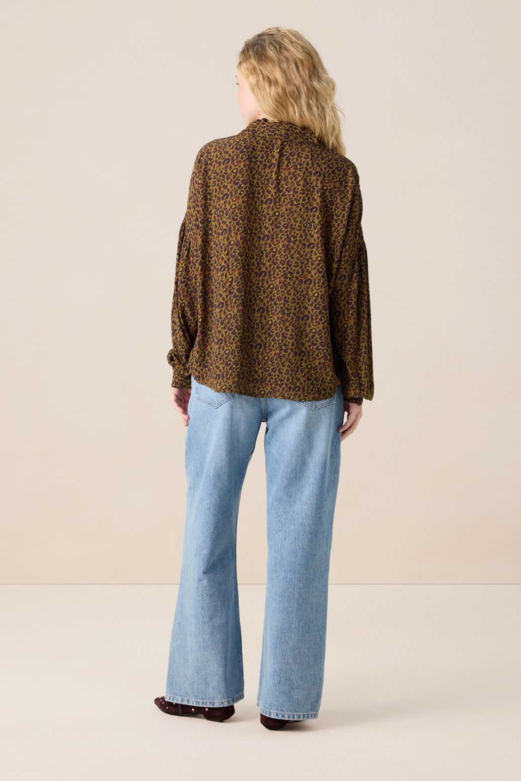 Donkergoene blouse met leopard print