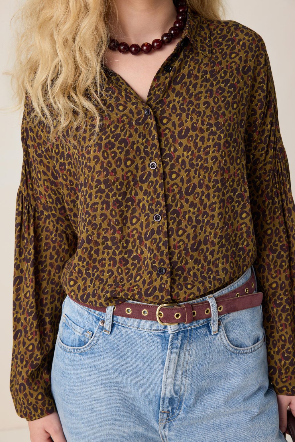 Donkergoene blouse met leopard print