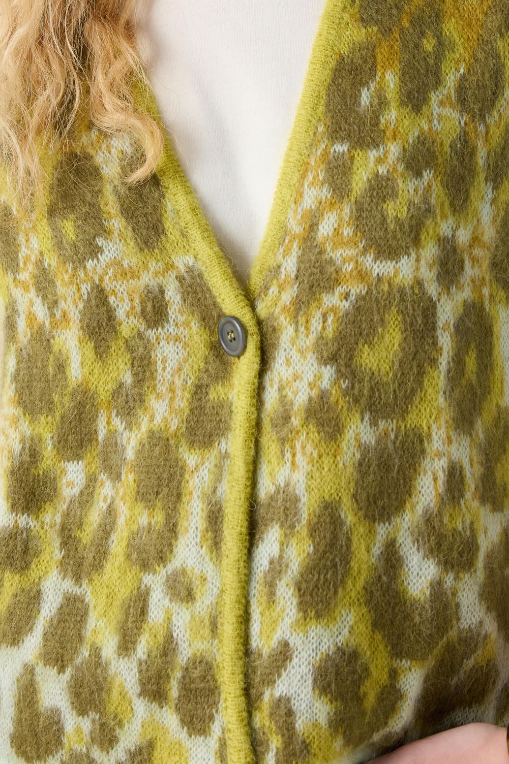 Donkergroen vest met leopard print