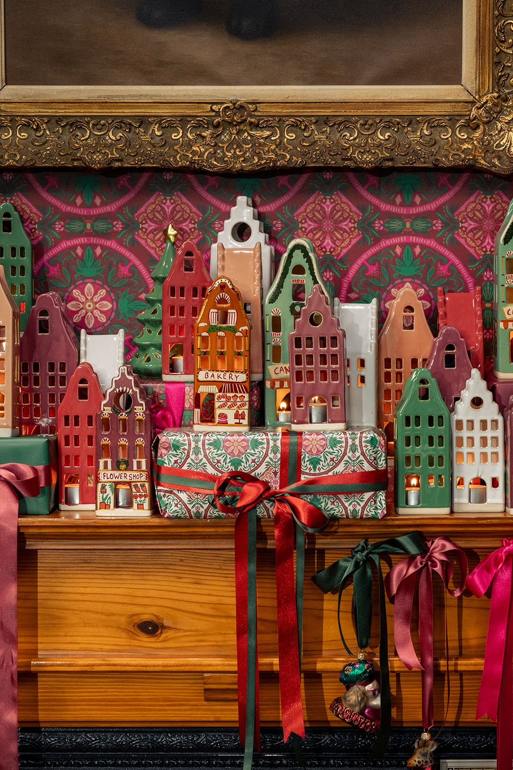 Photophore maison avec façade à pignon - rose clair