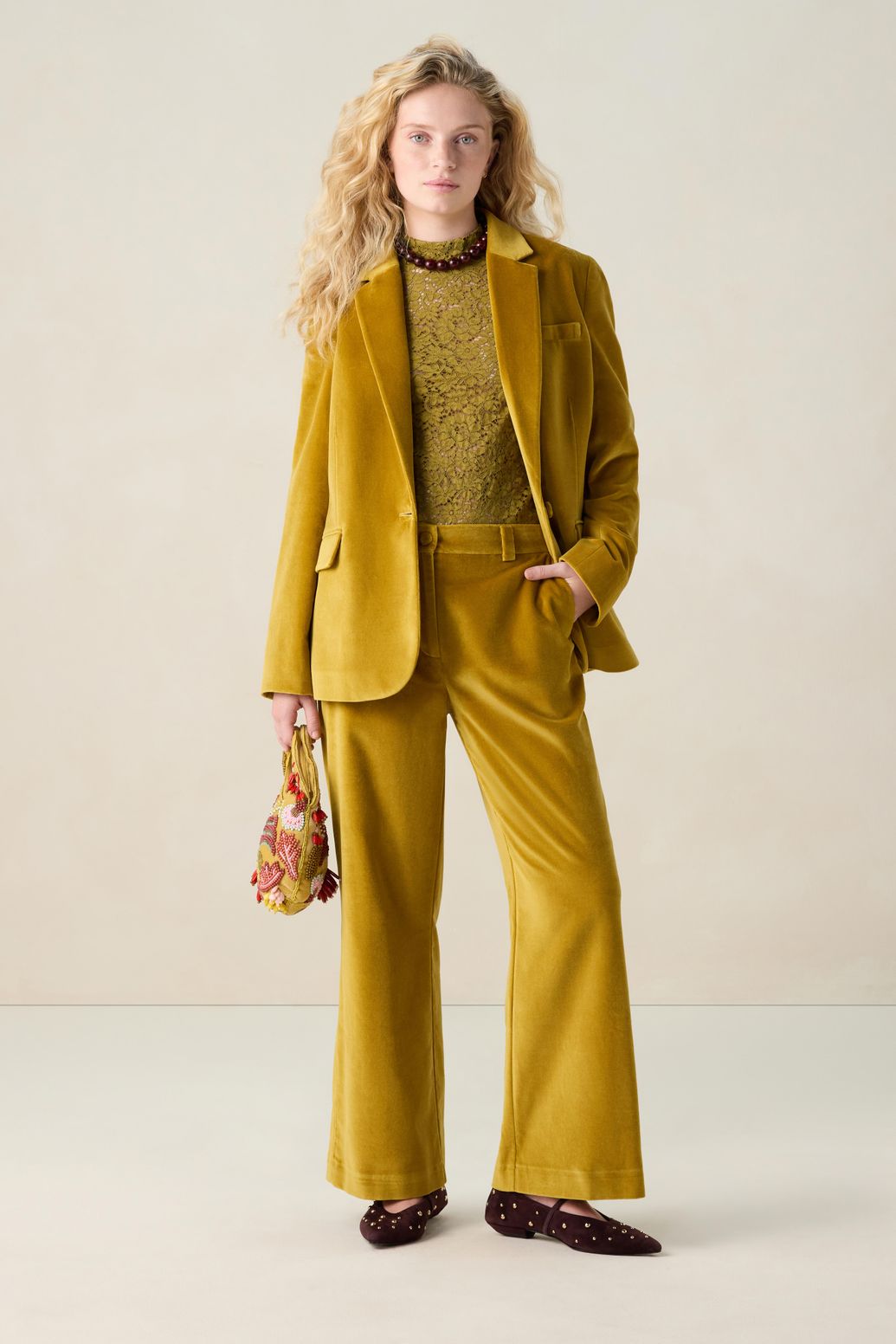 Donkergele velvet cropped broek