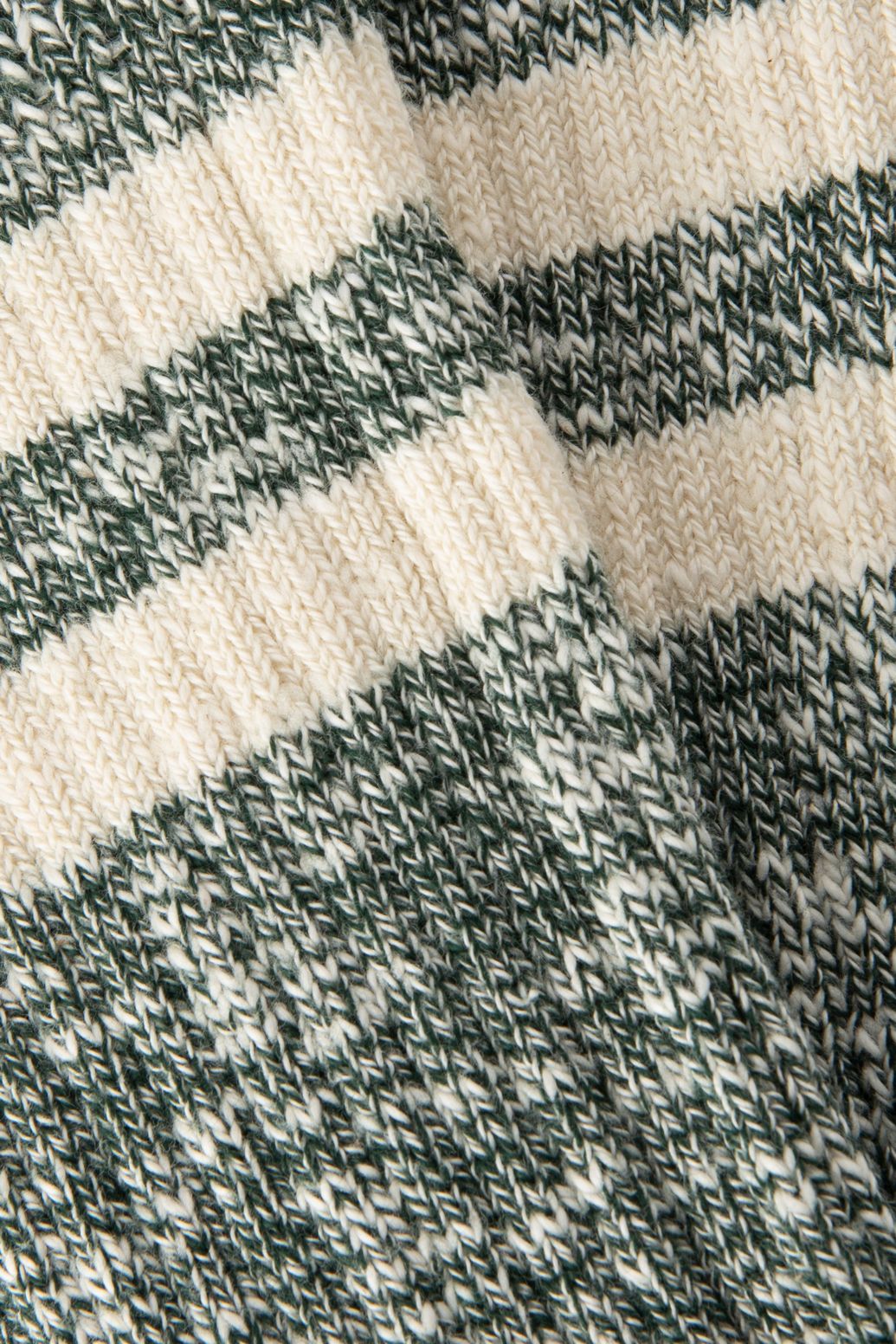 Groene sokken met strepen