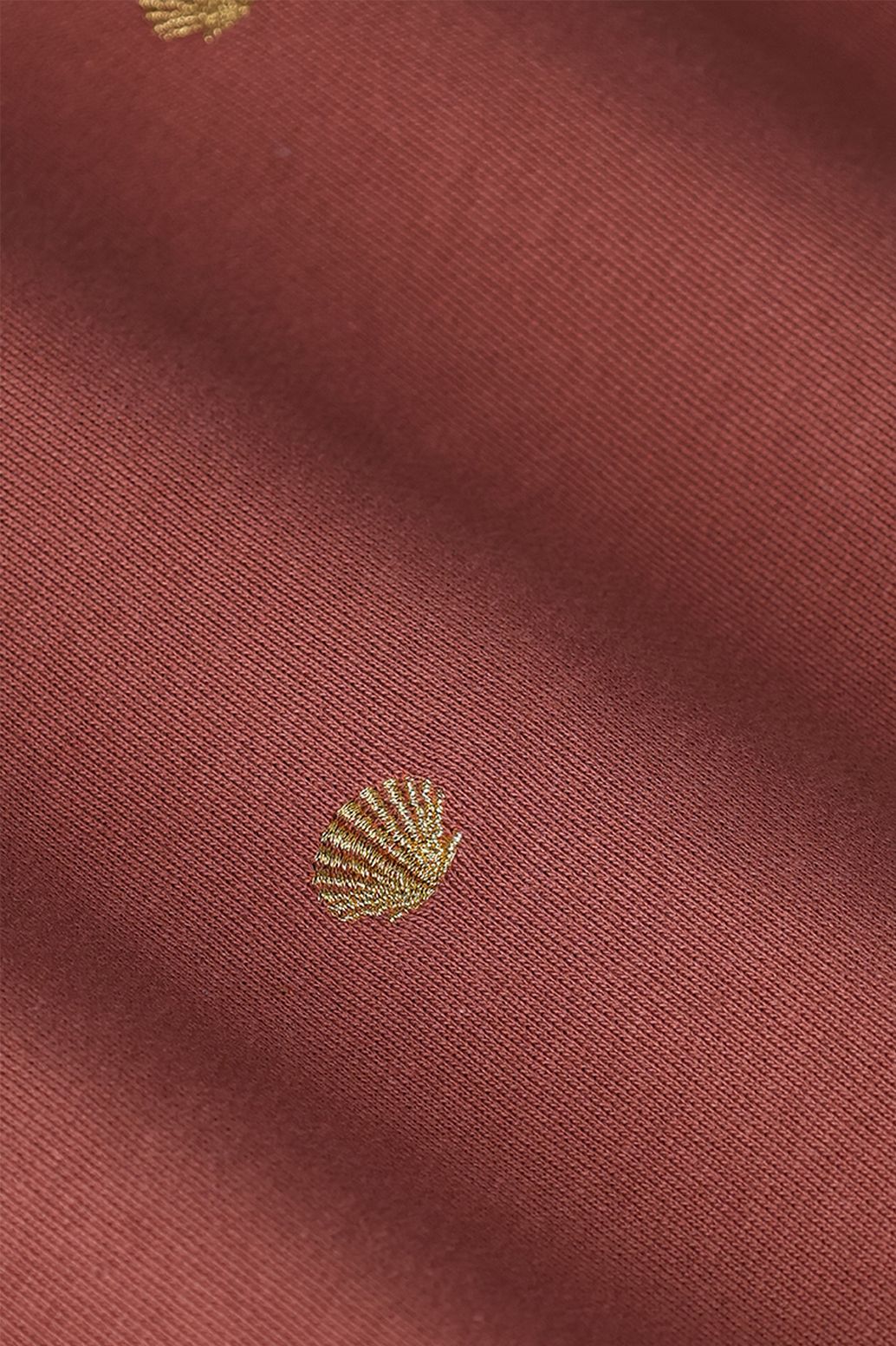 Donkerbruine sweater met schelpen