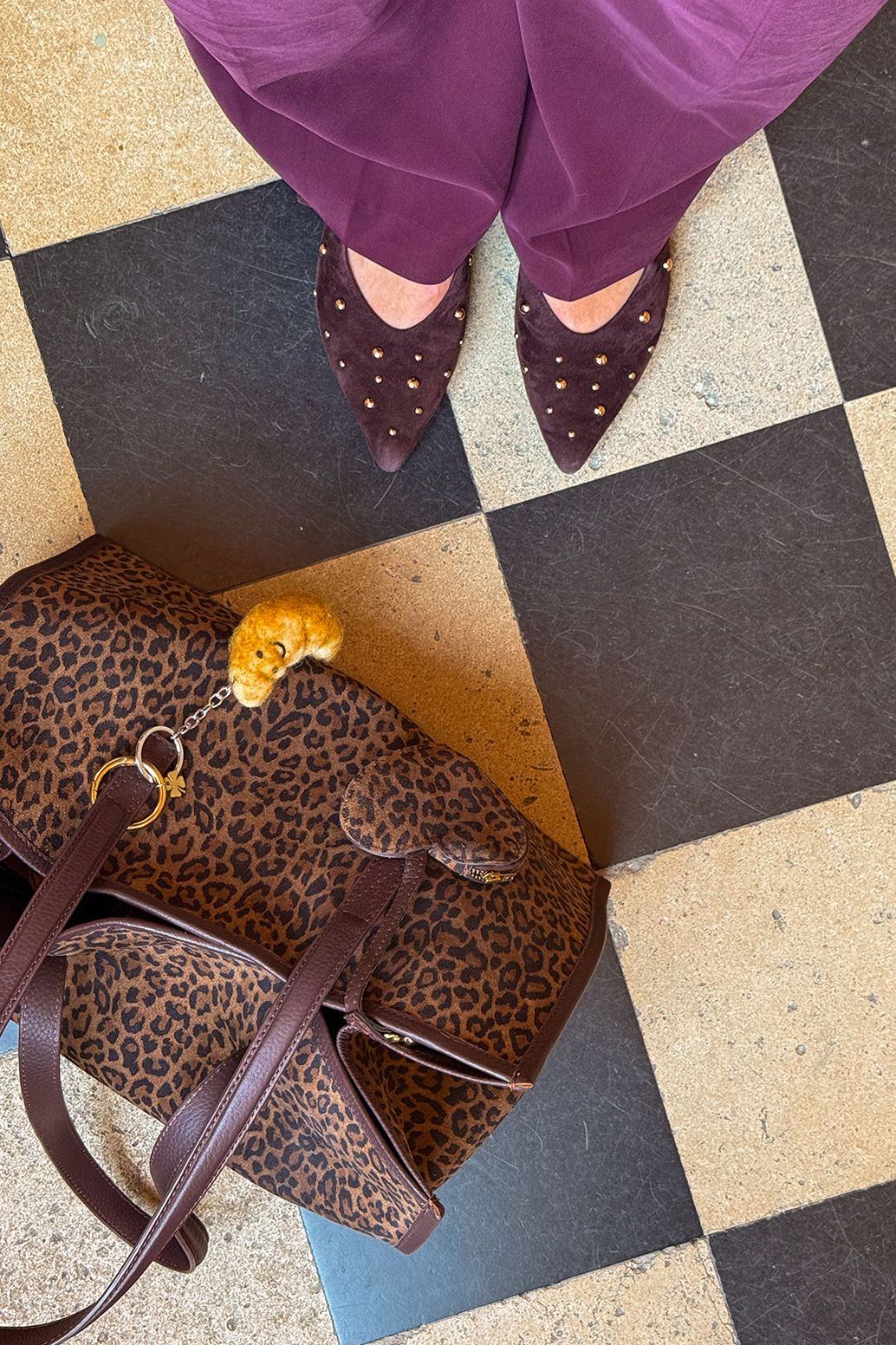 Donkerrode suède ballerina's met studs