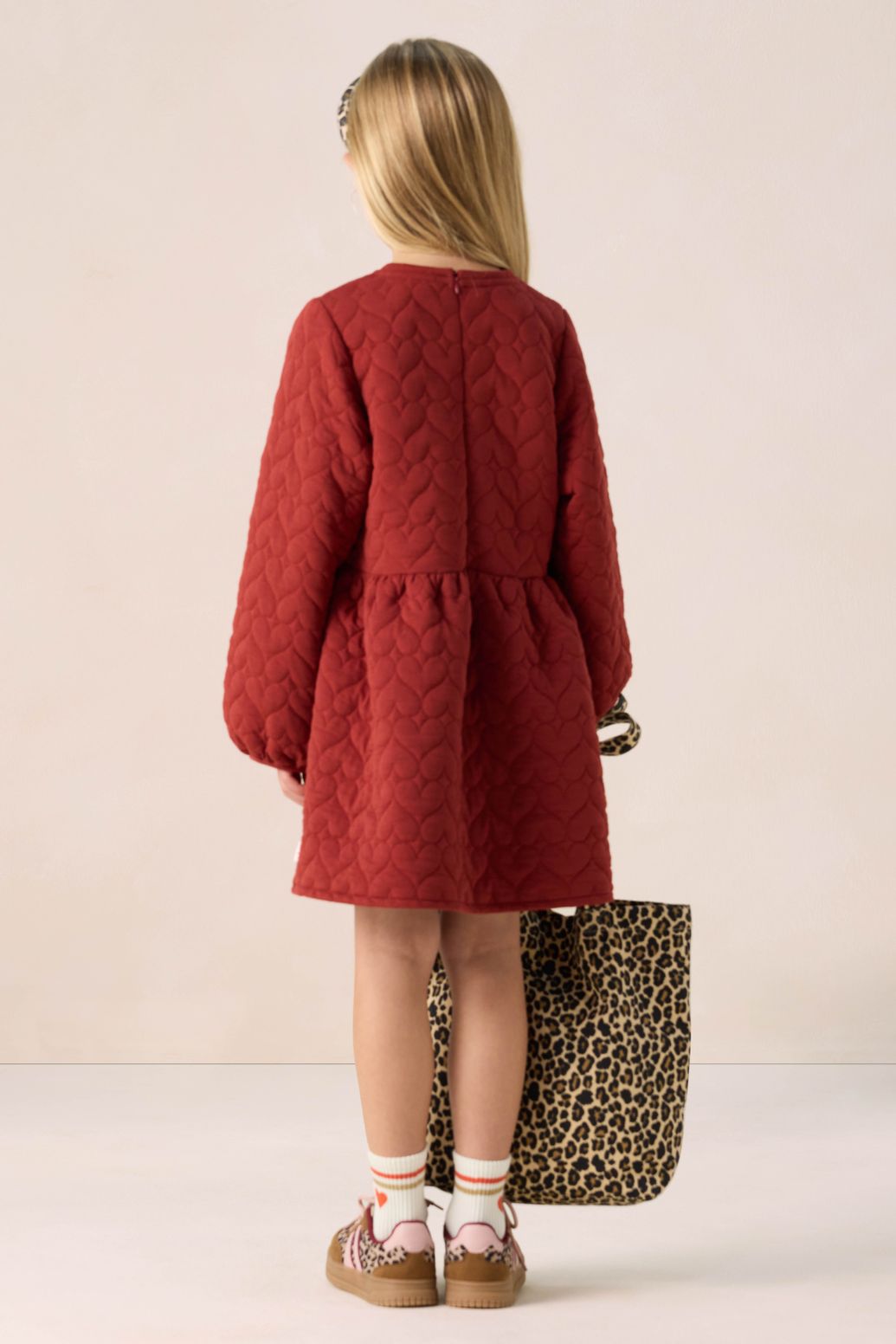 Donkerrode sweatjurk met hartjes