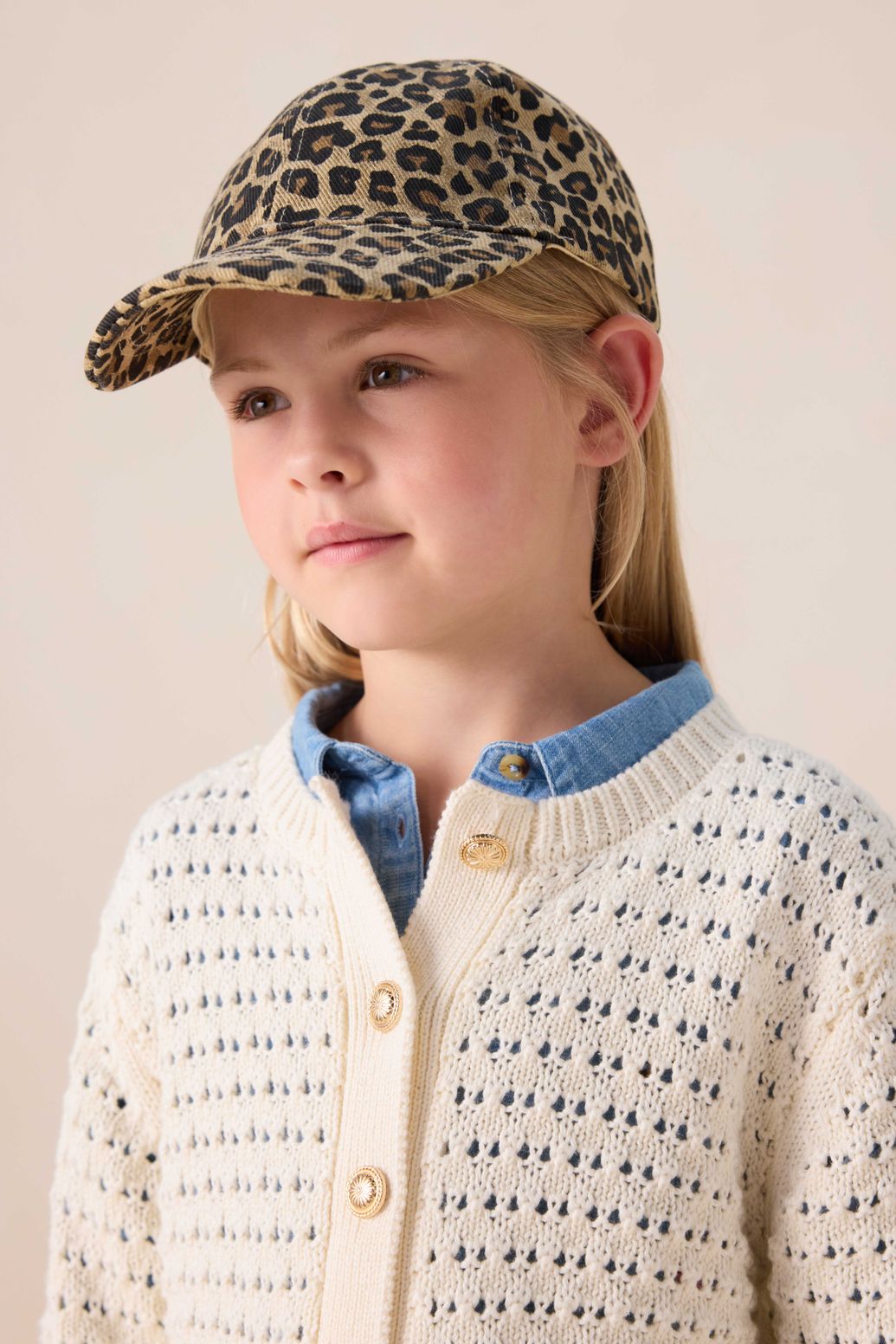 Beige ribstof pet met leopard print