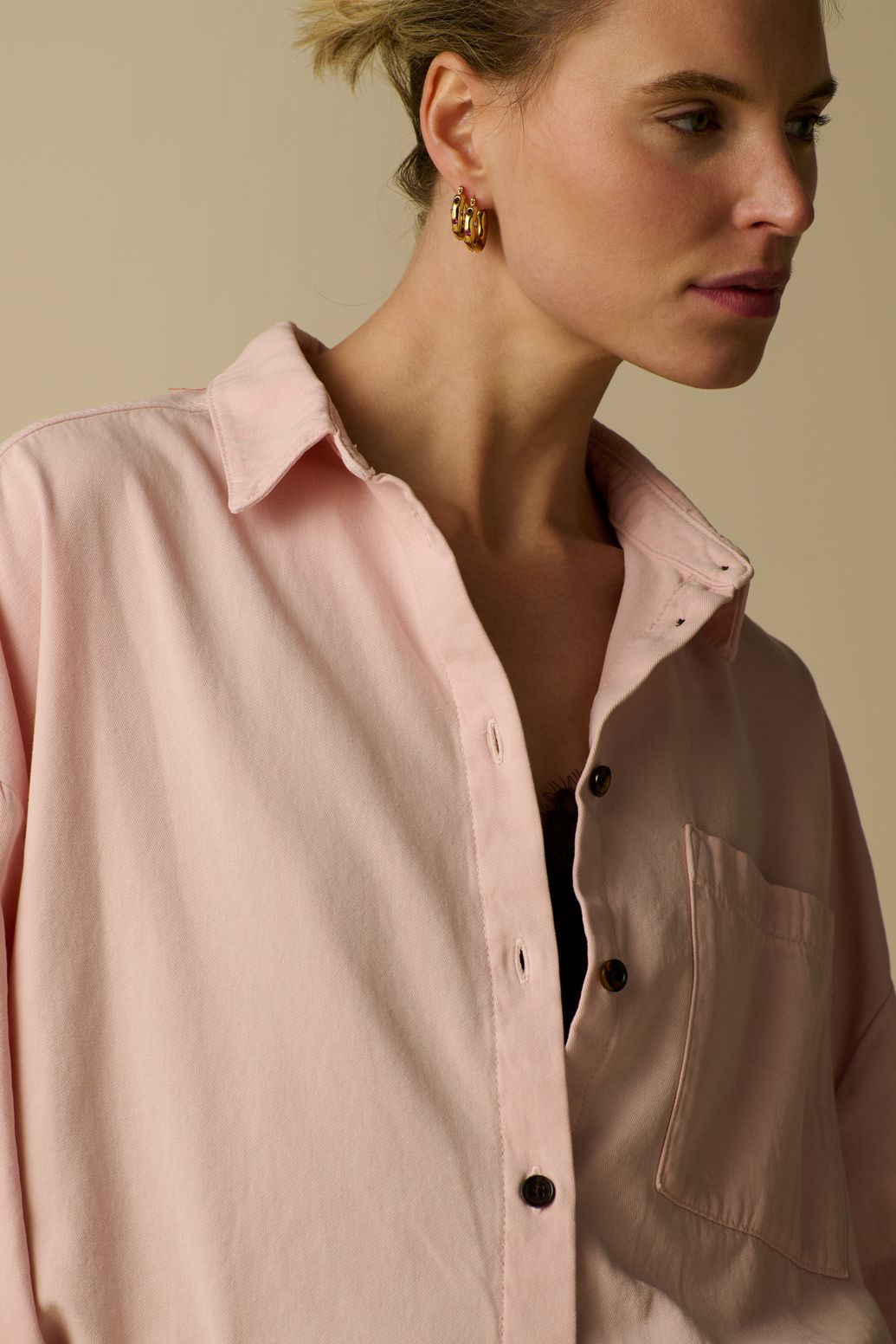 Gold plated hoop oorbellen met steentjes